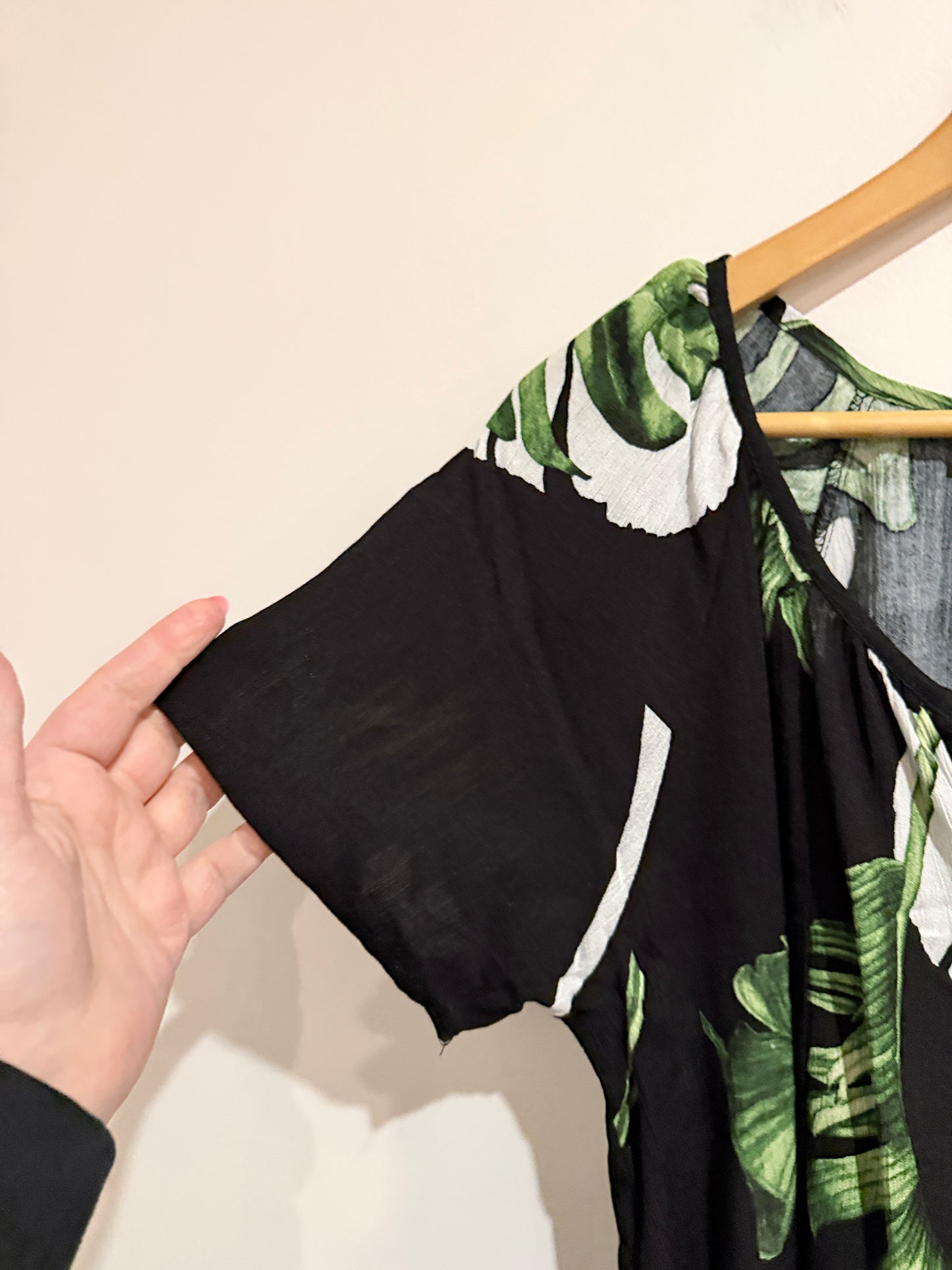 Maya Tropical Leaf Print Top Size 16
