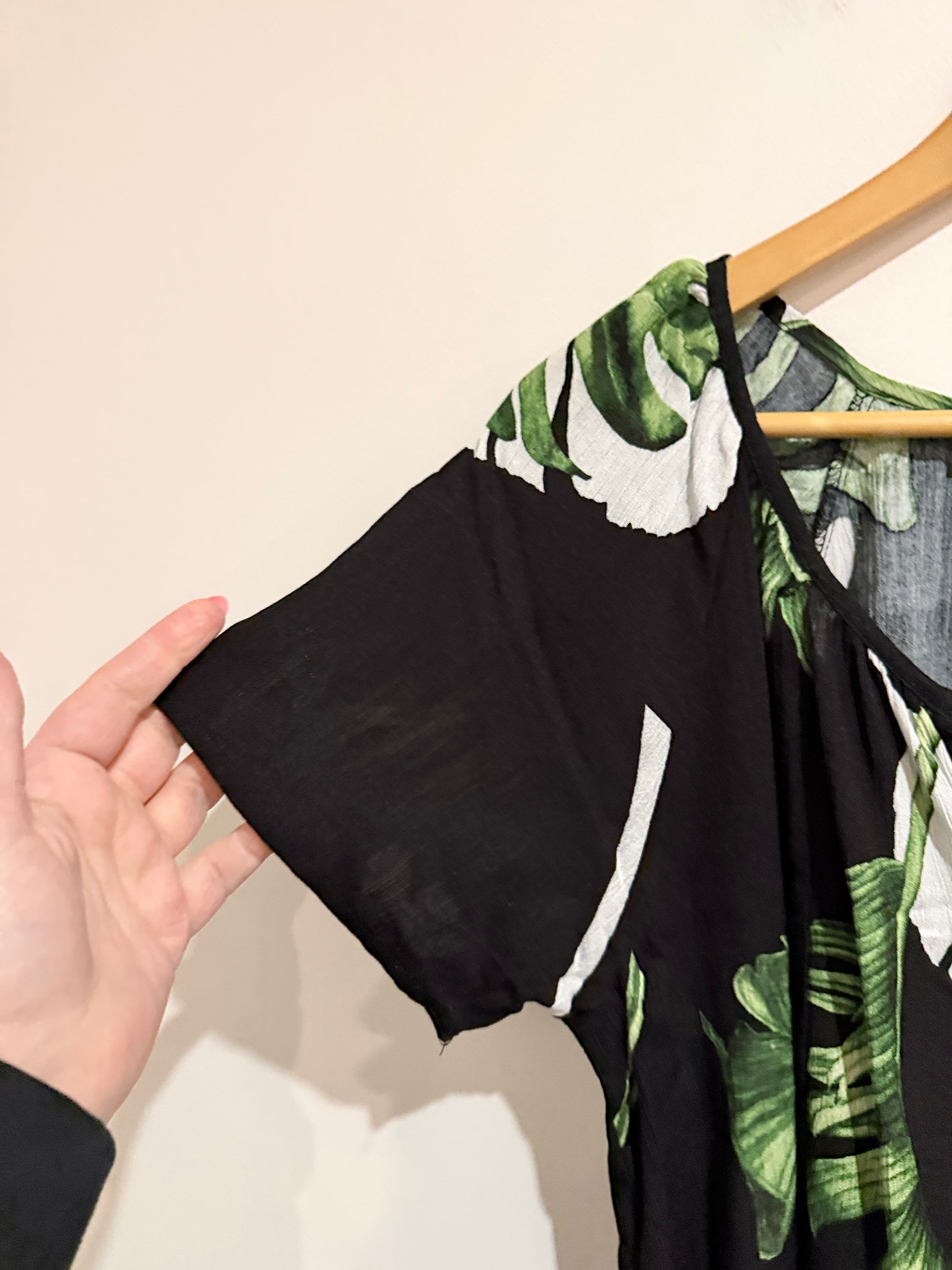 Maya Tropical Leaf Print Top Size 16