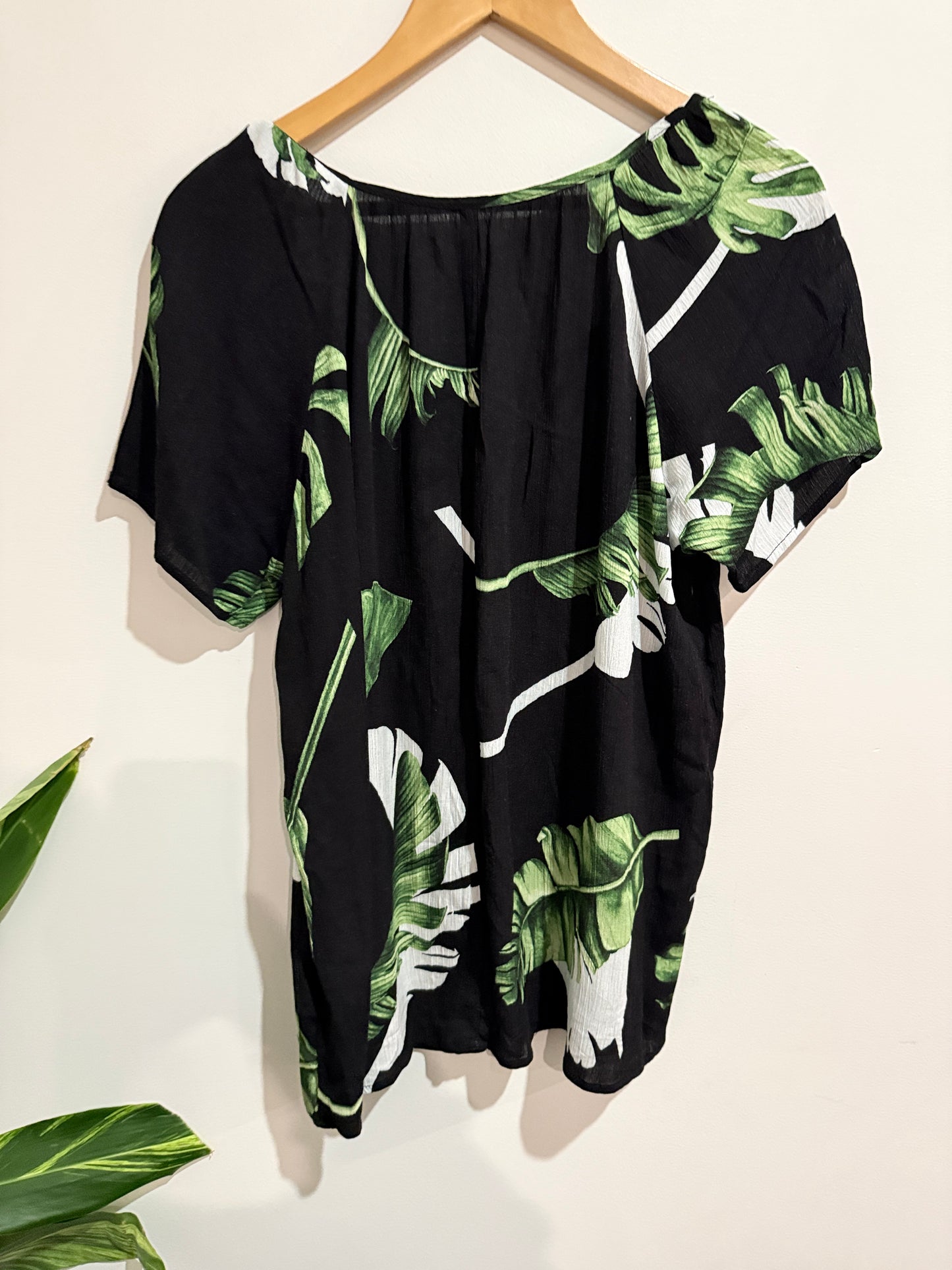 Maya Tropical Leaf Print Top Size 16