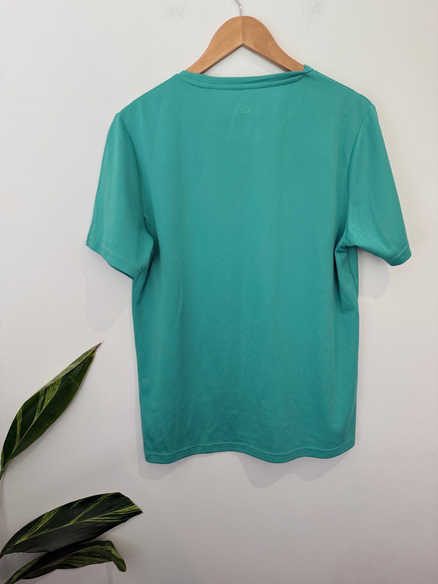 Circuit Sports T-shirt Size M