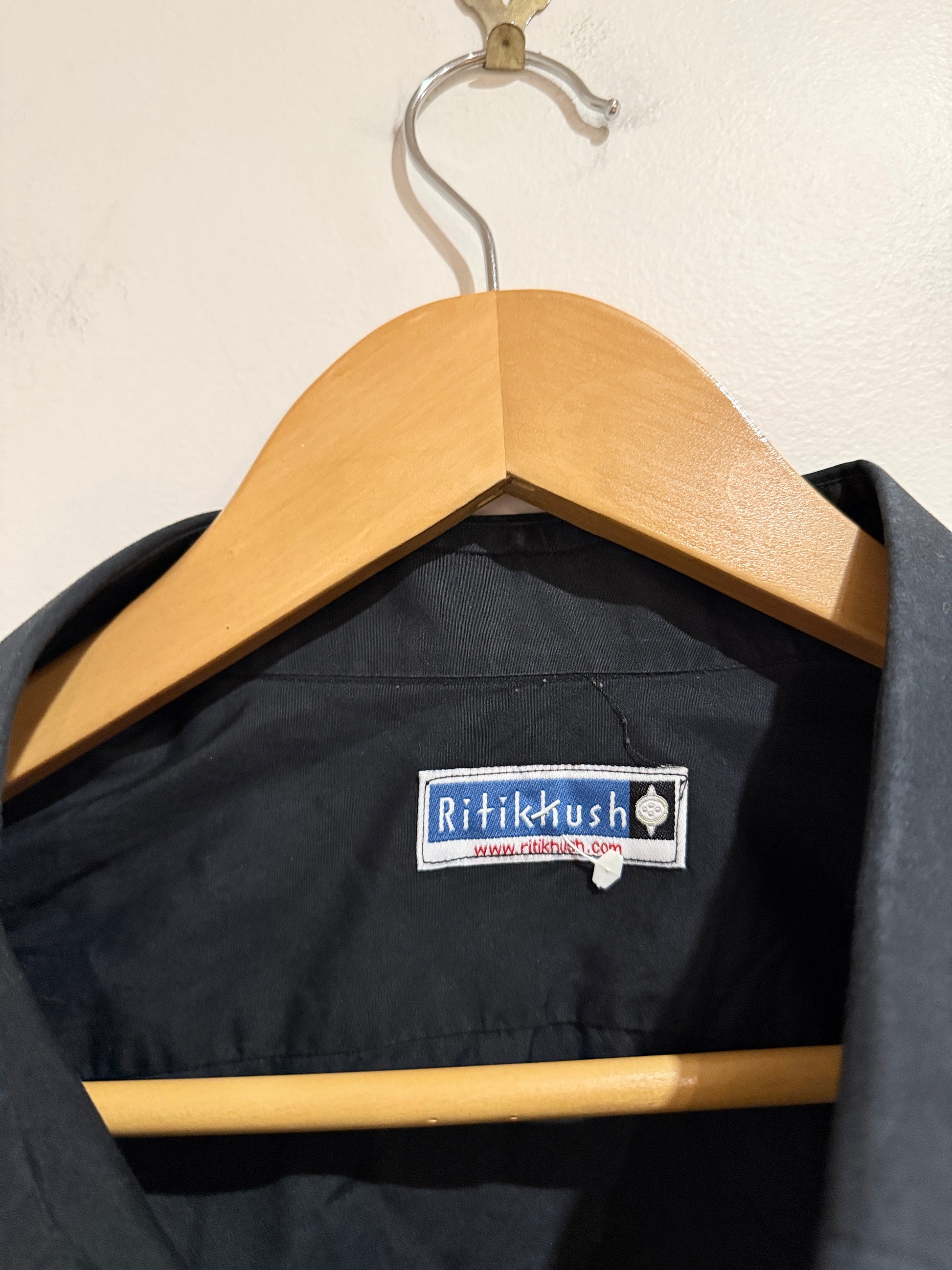 Ritikkush Button-down Shirt Size U/Arm to U/Arm 74cm