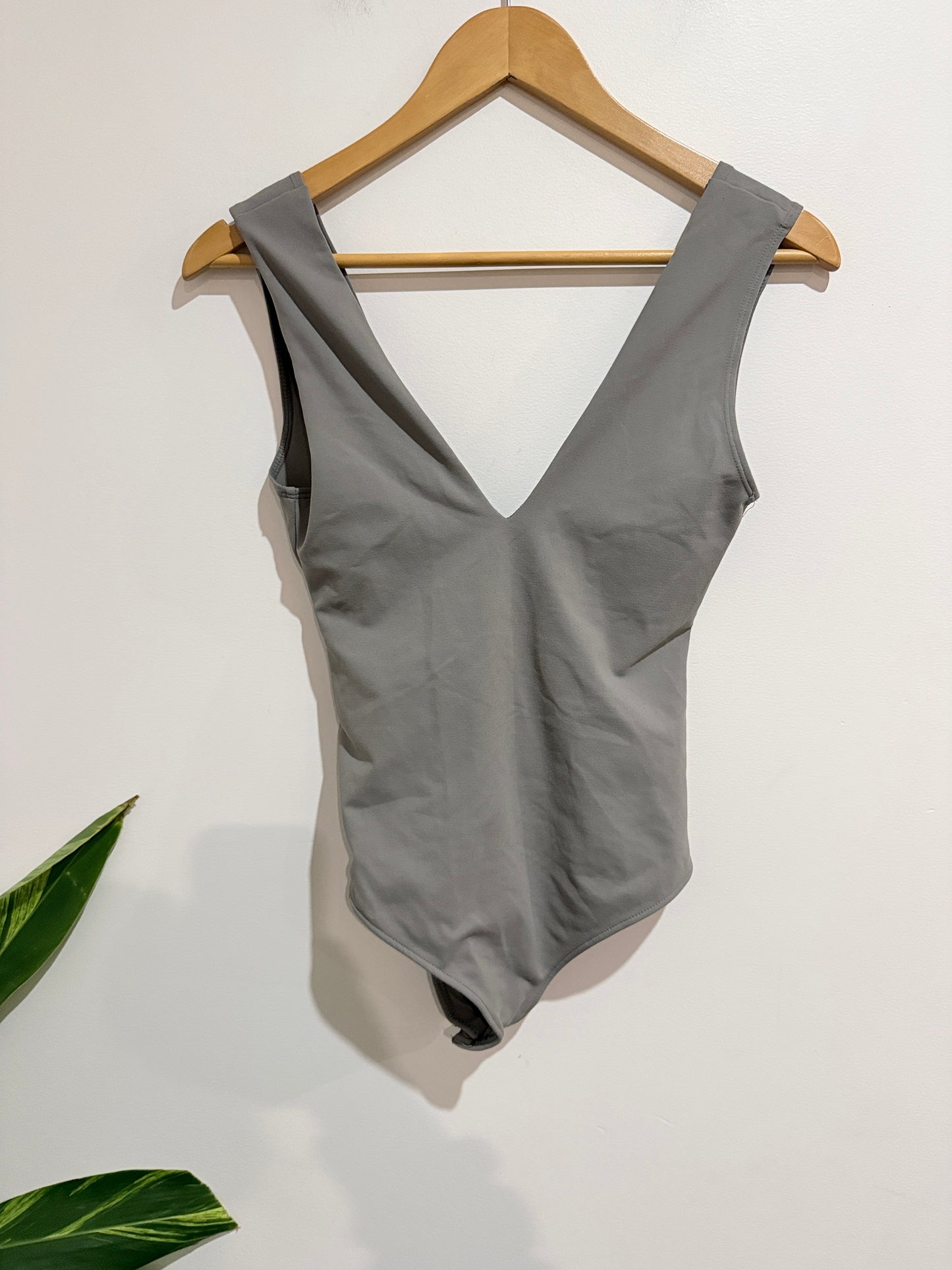 Brand Unknown V-neck Bodysuit Size U/Arm to U/Arm 38cm