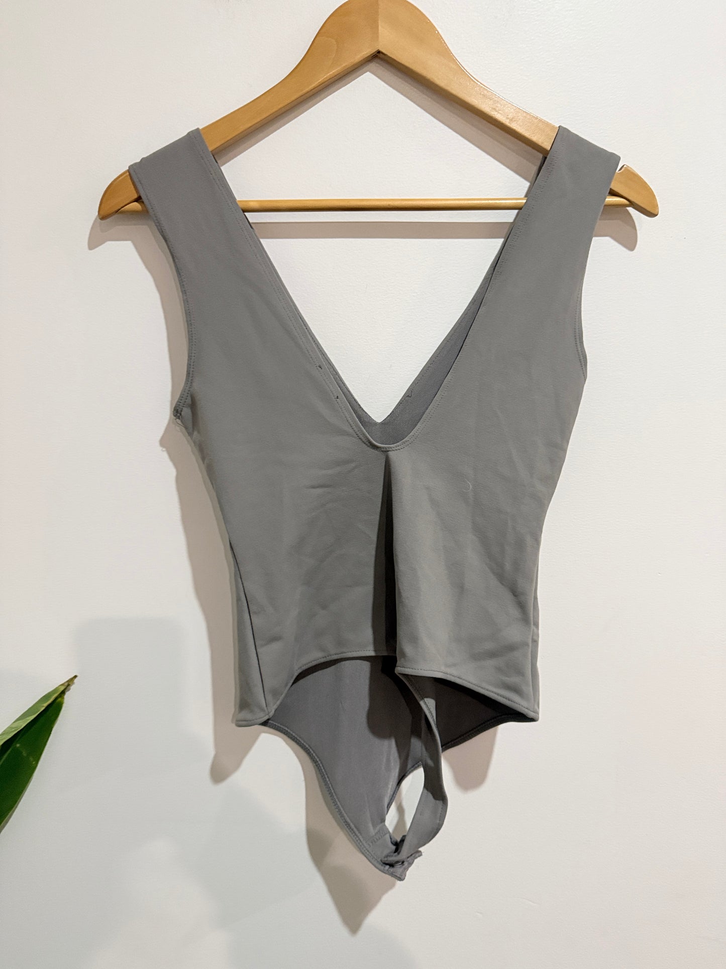 Brand Unknown V-neck Bodysuit Size U/Arm to U/Arm 38cm