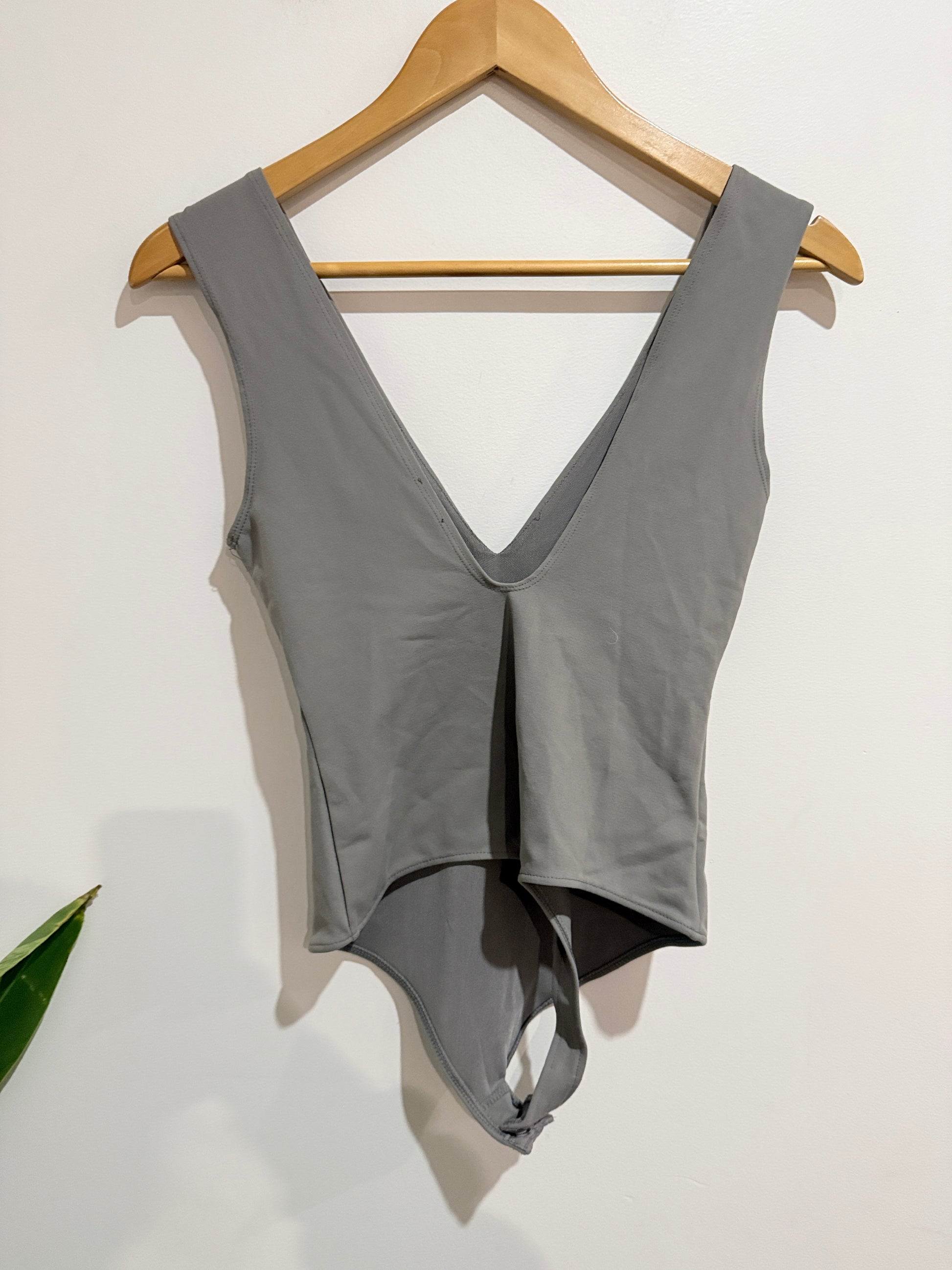Brand Unknown V-neck Bodysuit Size U/Arm to U/Arm 38cm