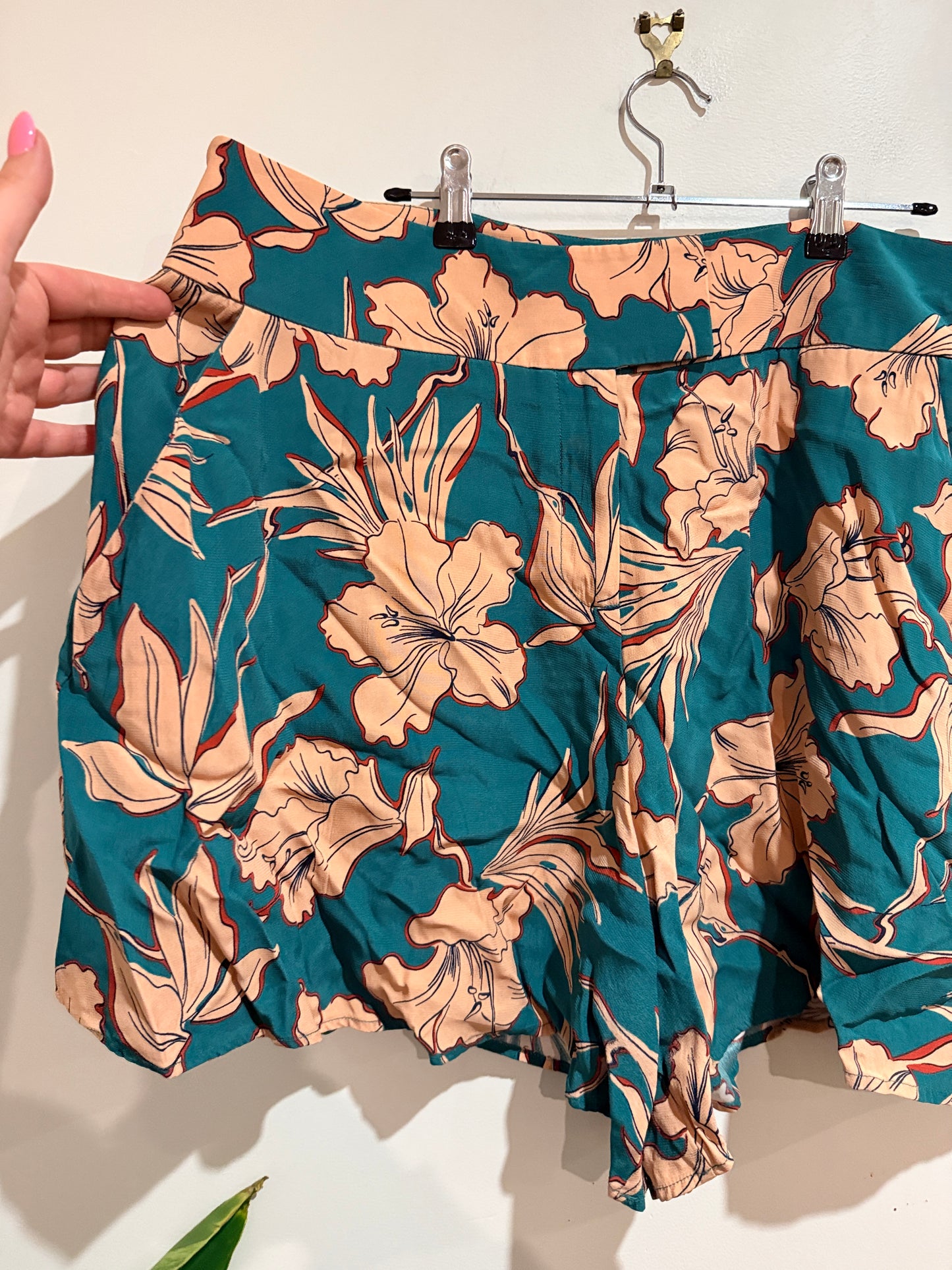 Country Road Floral Shorts Size 14 | Waist 92cm