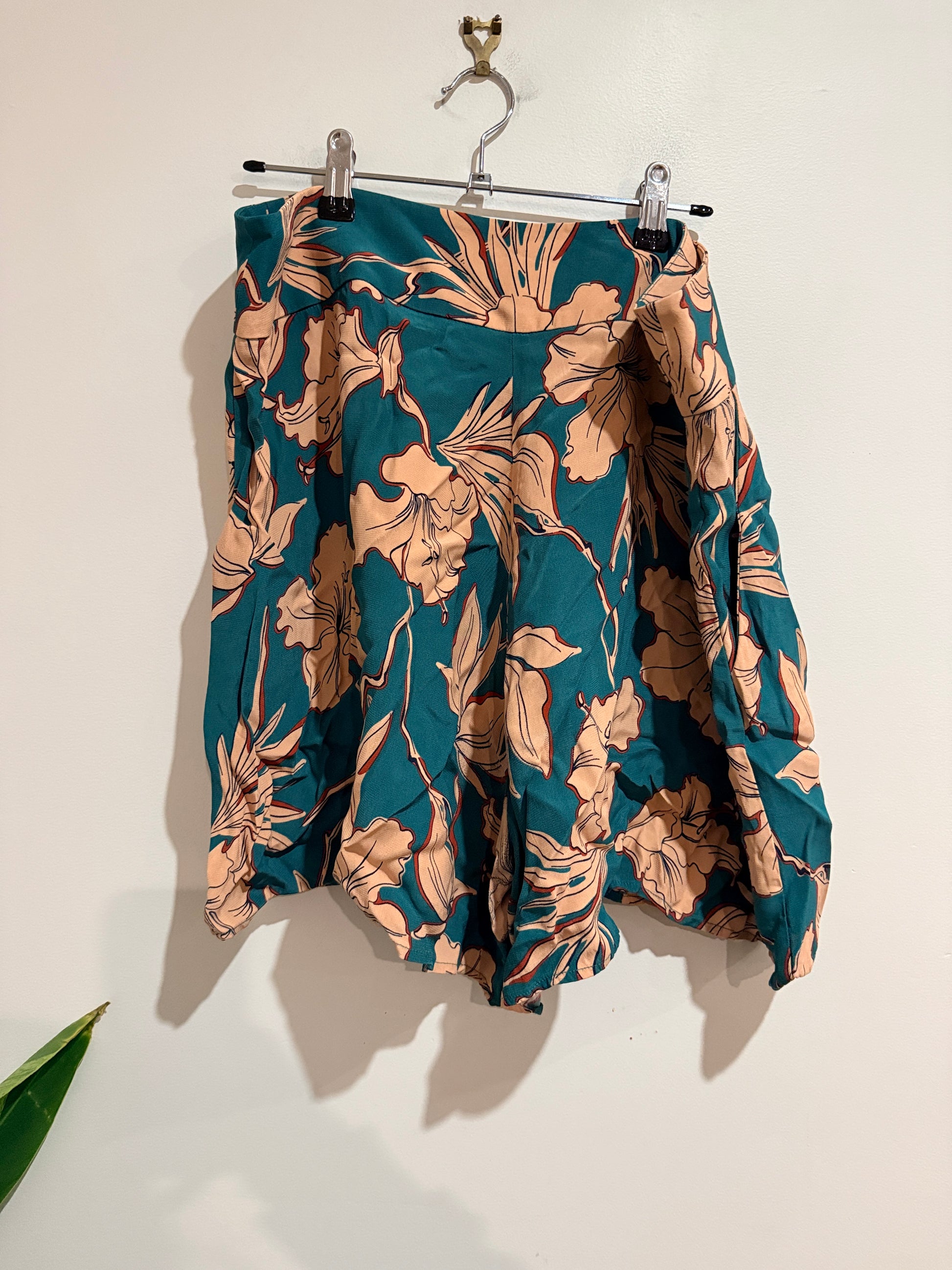 Country Road Floral Shorts Size 14 | Waist 92cm