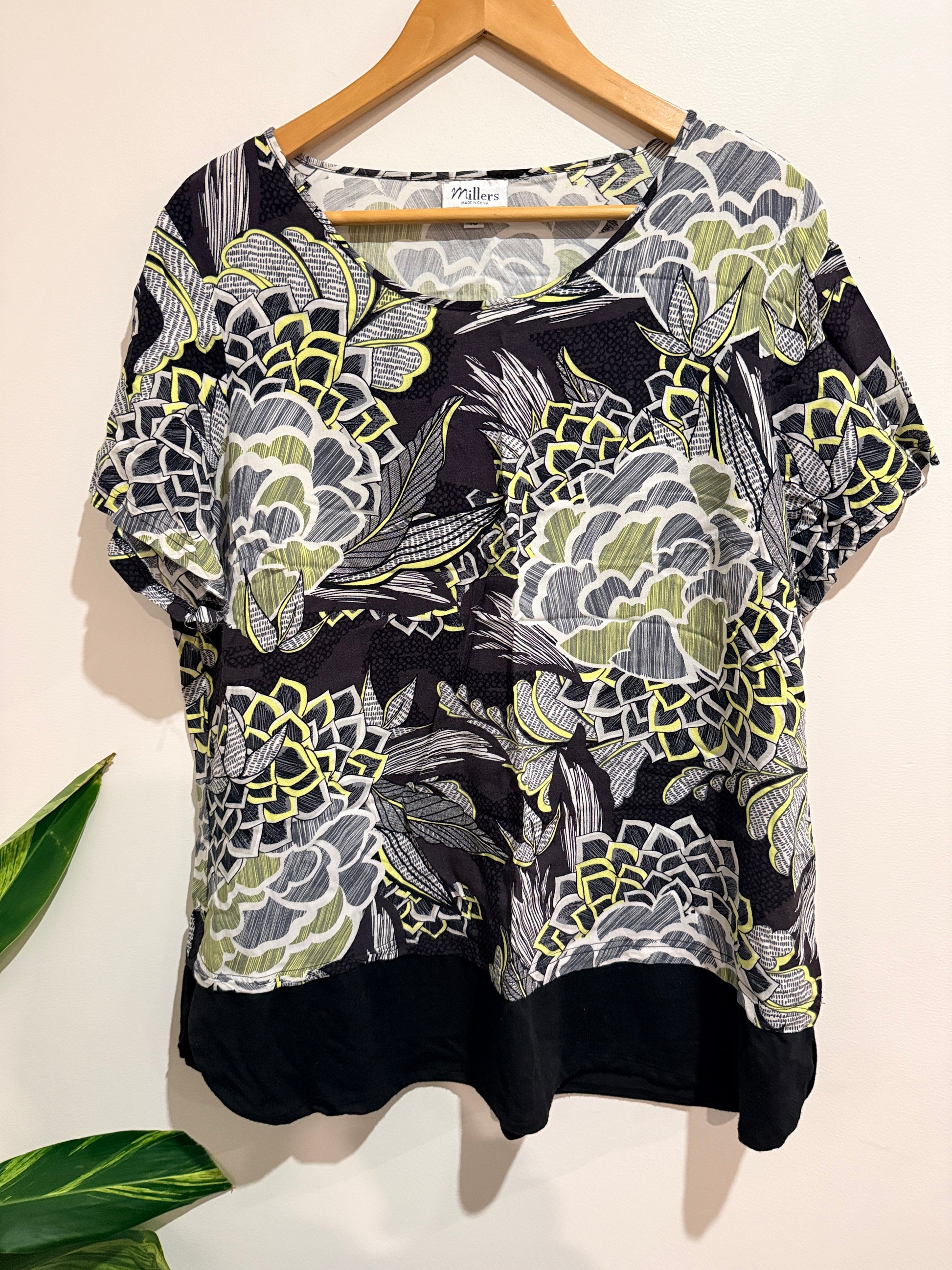 Millers Flower Patterns Top Size 16
