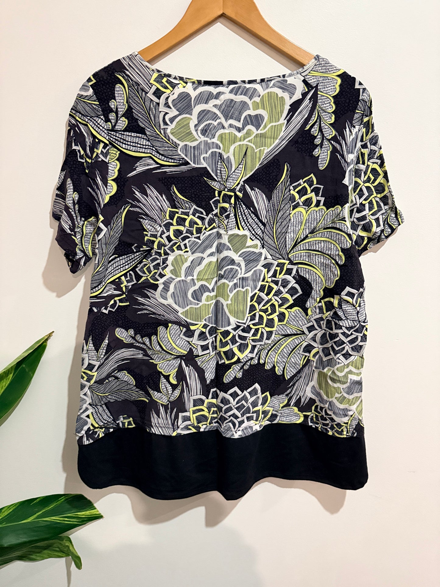 Millers Flower Patterns Top Size 16