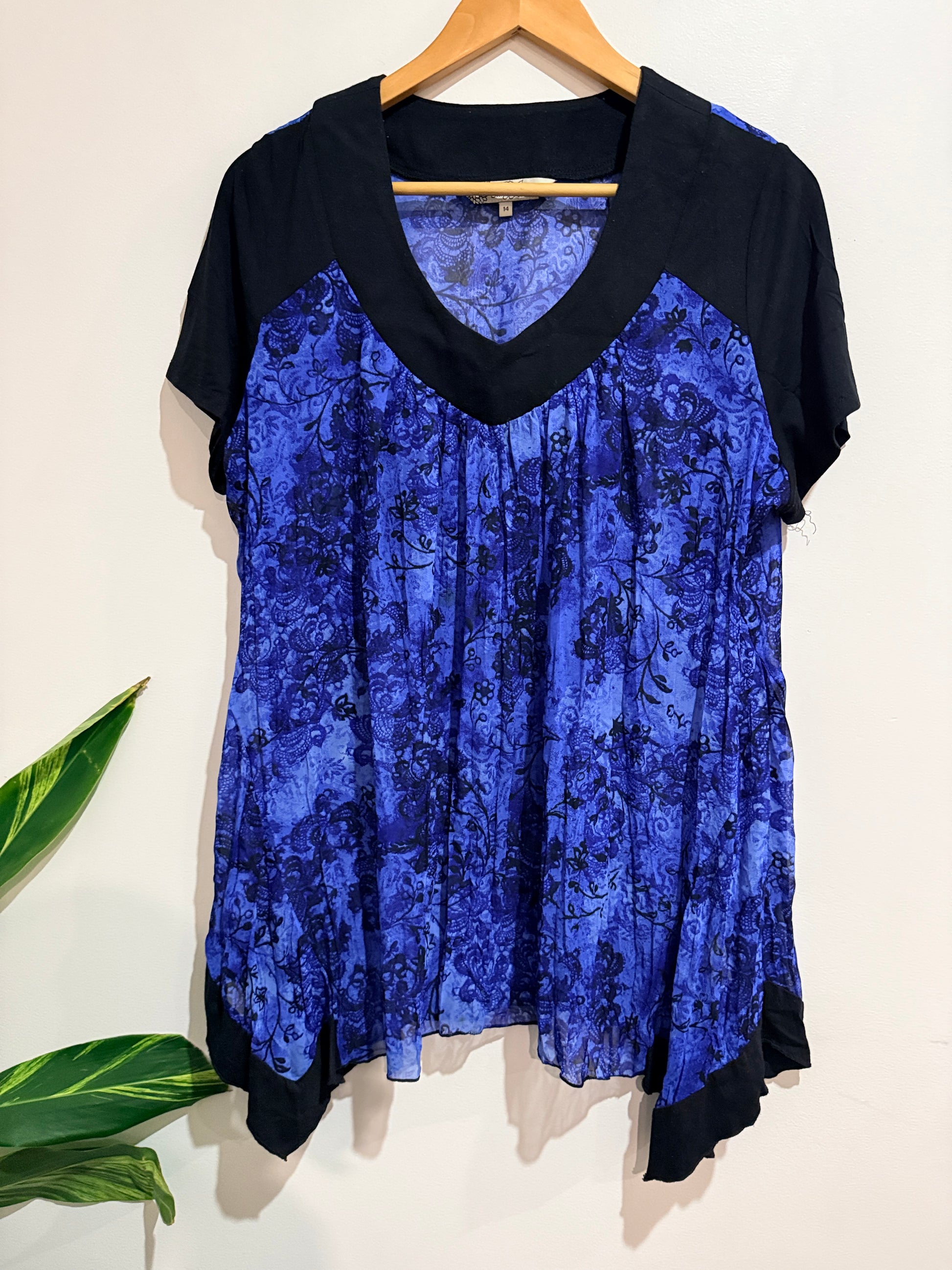 Ella J Floral Pattern Shirt Size 14