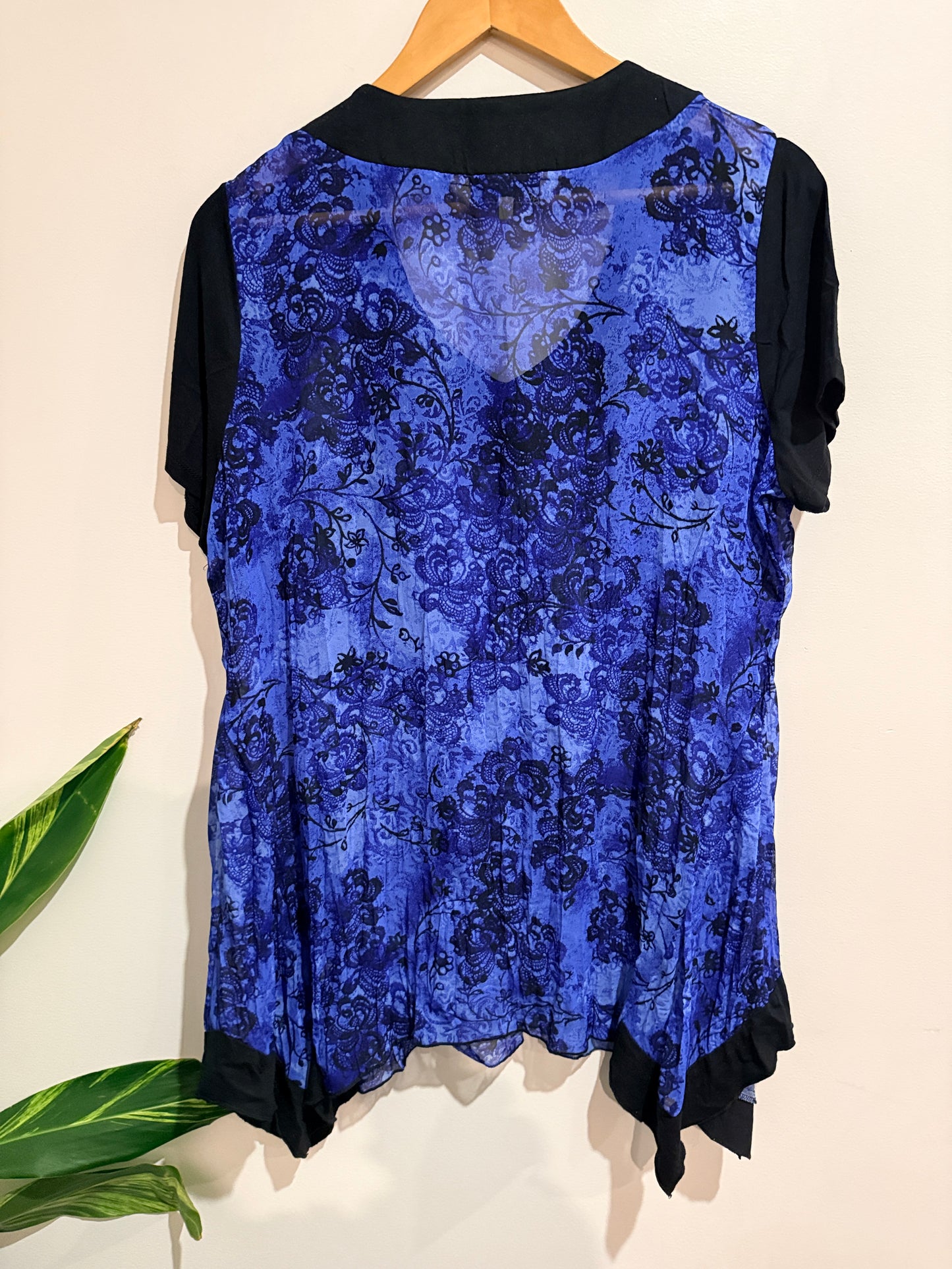 Ella J Floral Pattern Shirt Size 14