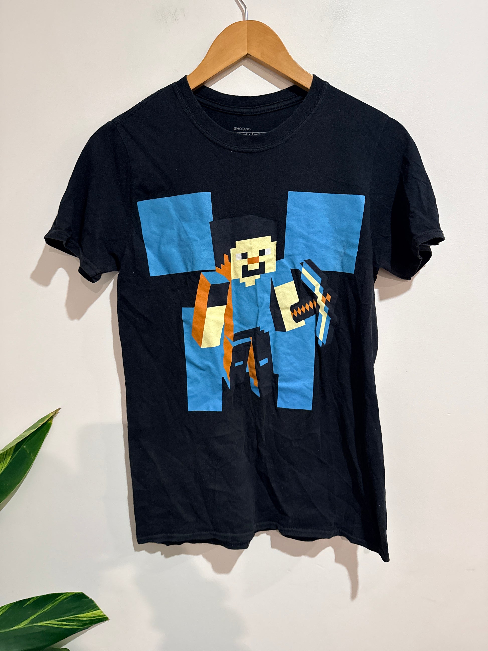 Mojang Graphic T-shirt Size Small | U/Arm to U/Arm 44cm