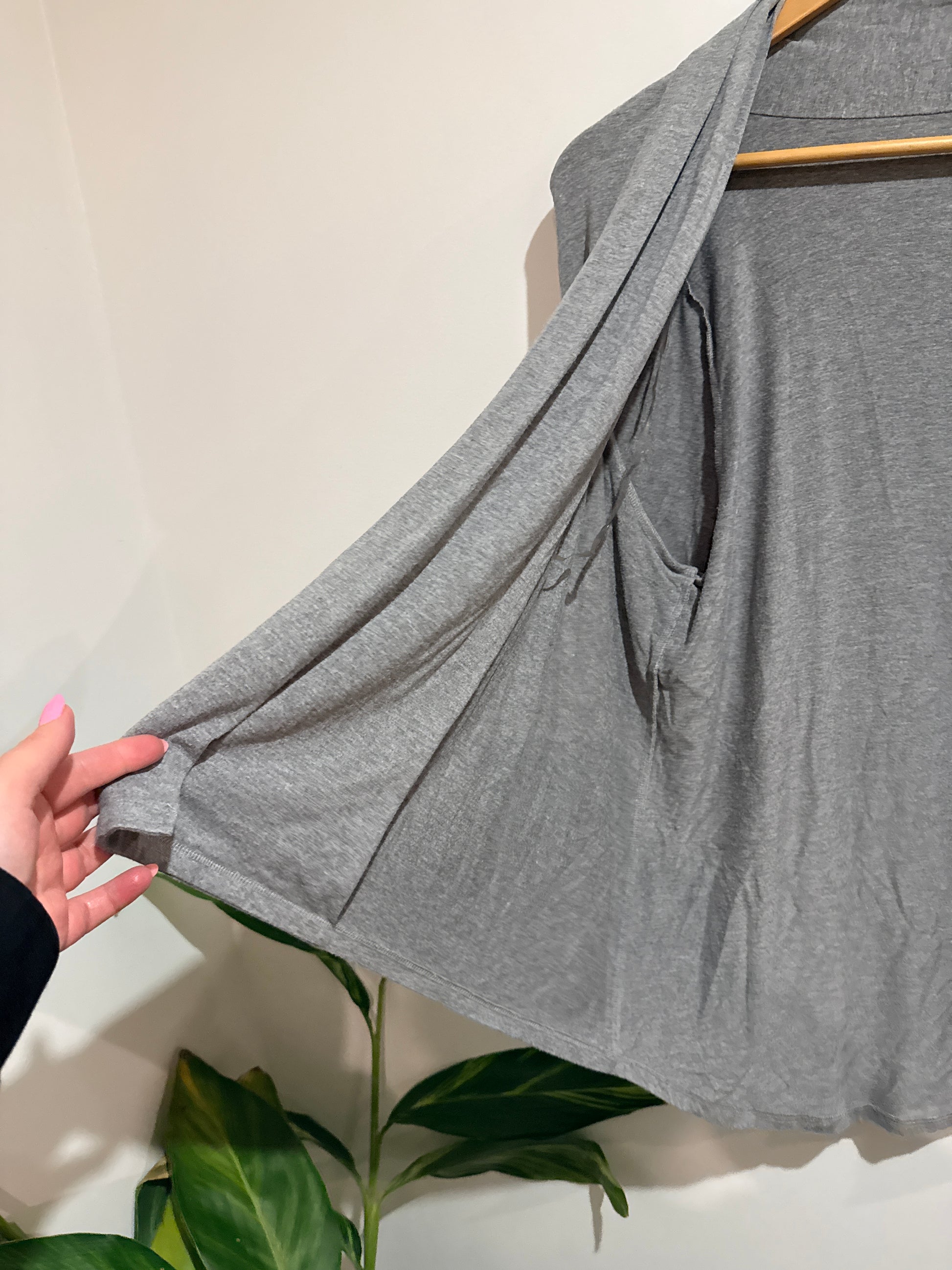 Brand Unknown Open-front Draped Cardigan Size U/Arm to U/Arm 57cm