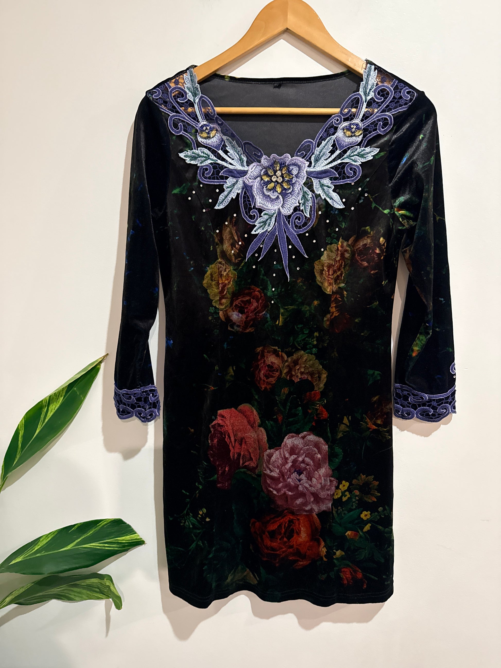 Velour Dress Size U/Arm to U/Arm 45cm