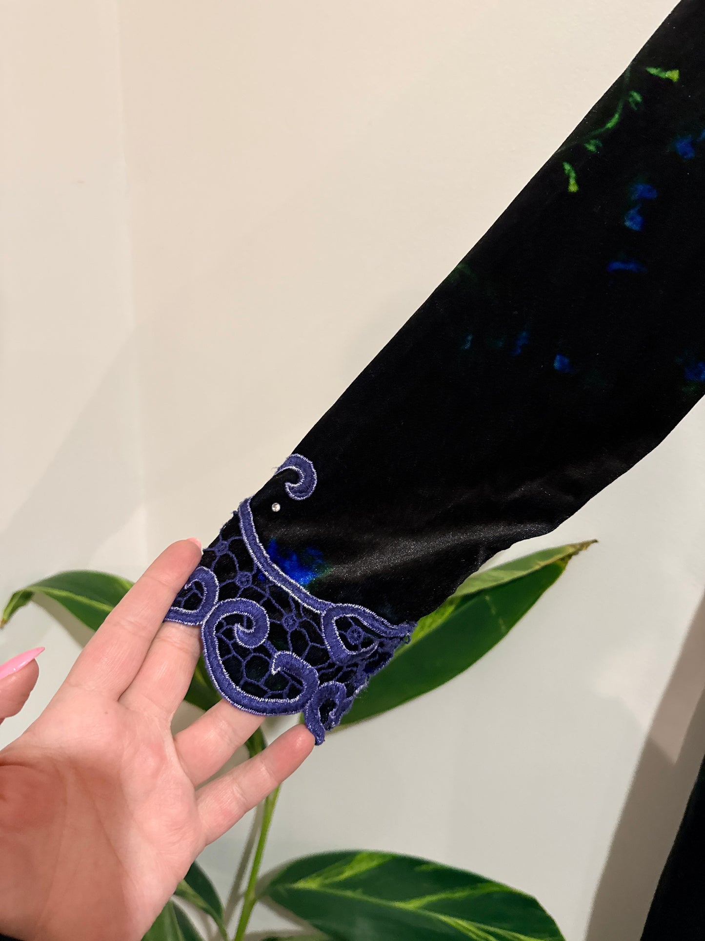 Velour Dress Size U/Arm to U/Arm 45cm