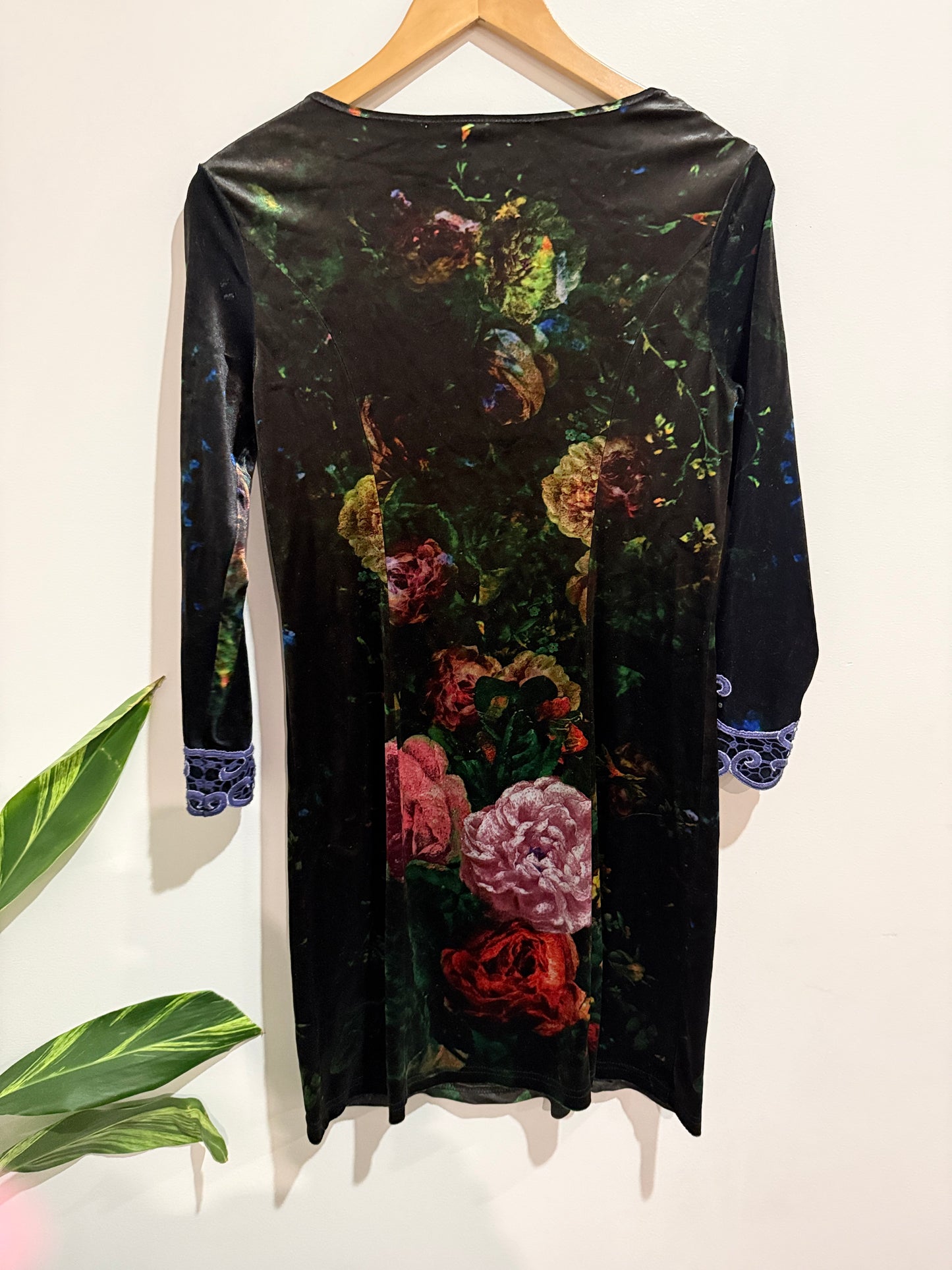 Velour Dress Size U/Arm to U/Arm 45cm