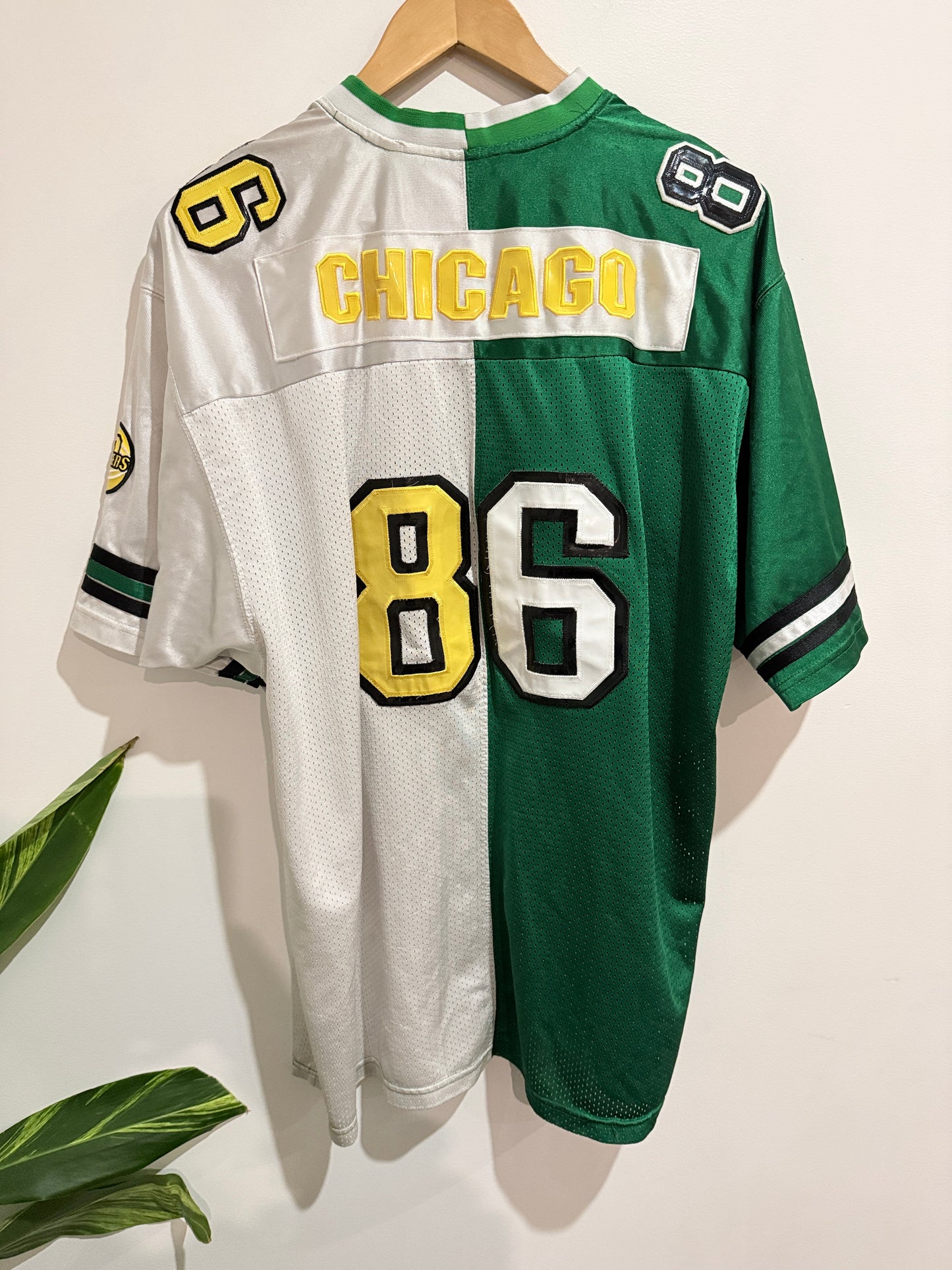 Chicago Football Jersey Size XL | U/Arm to U/Arm 62cm