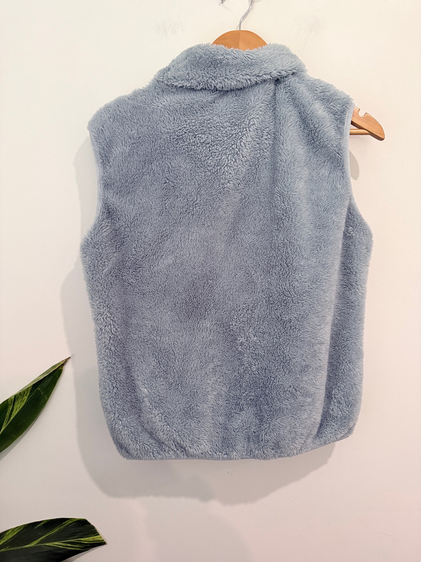 Brand Unknown Fluffy Fleece Vest Size XL | U/Arm to U/Arm 56cm