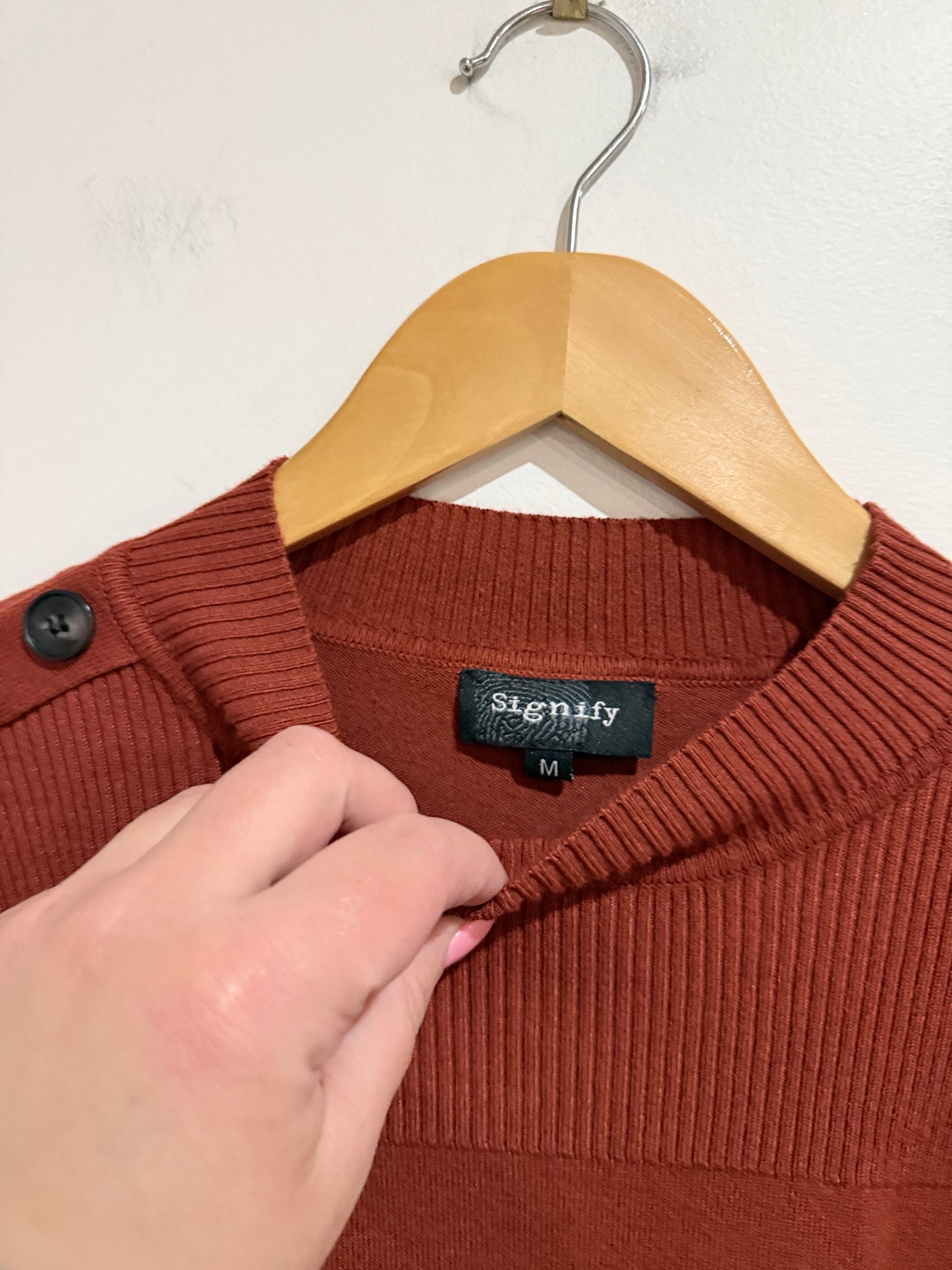Signify Knit Sweater Size M
