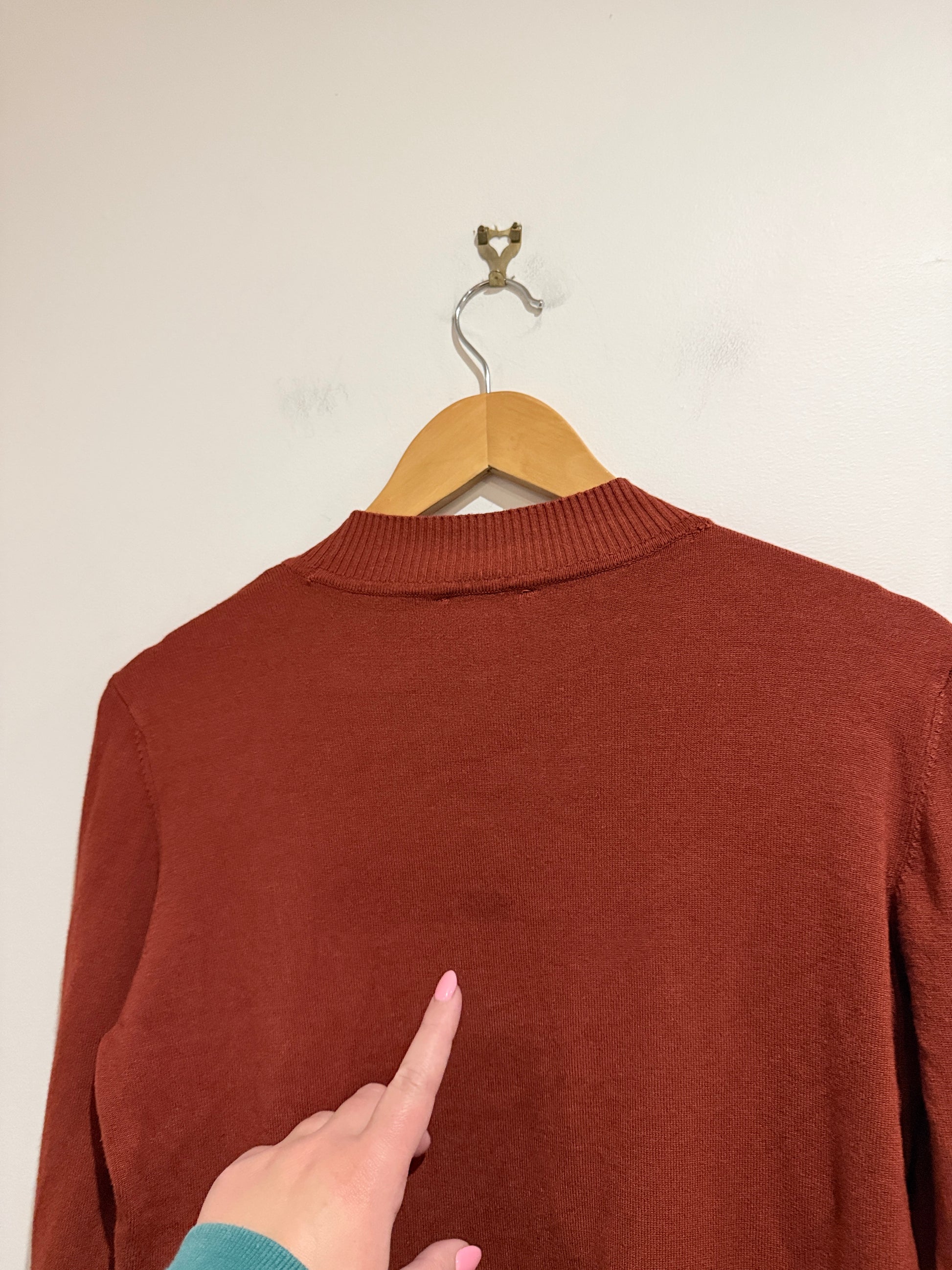 Signify Knit Sweater Size M