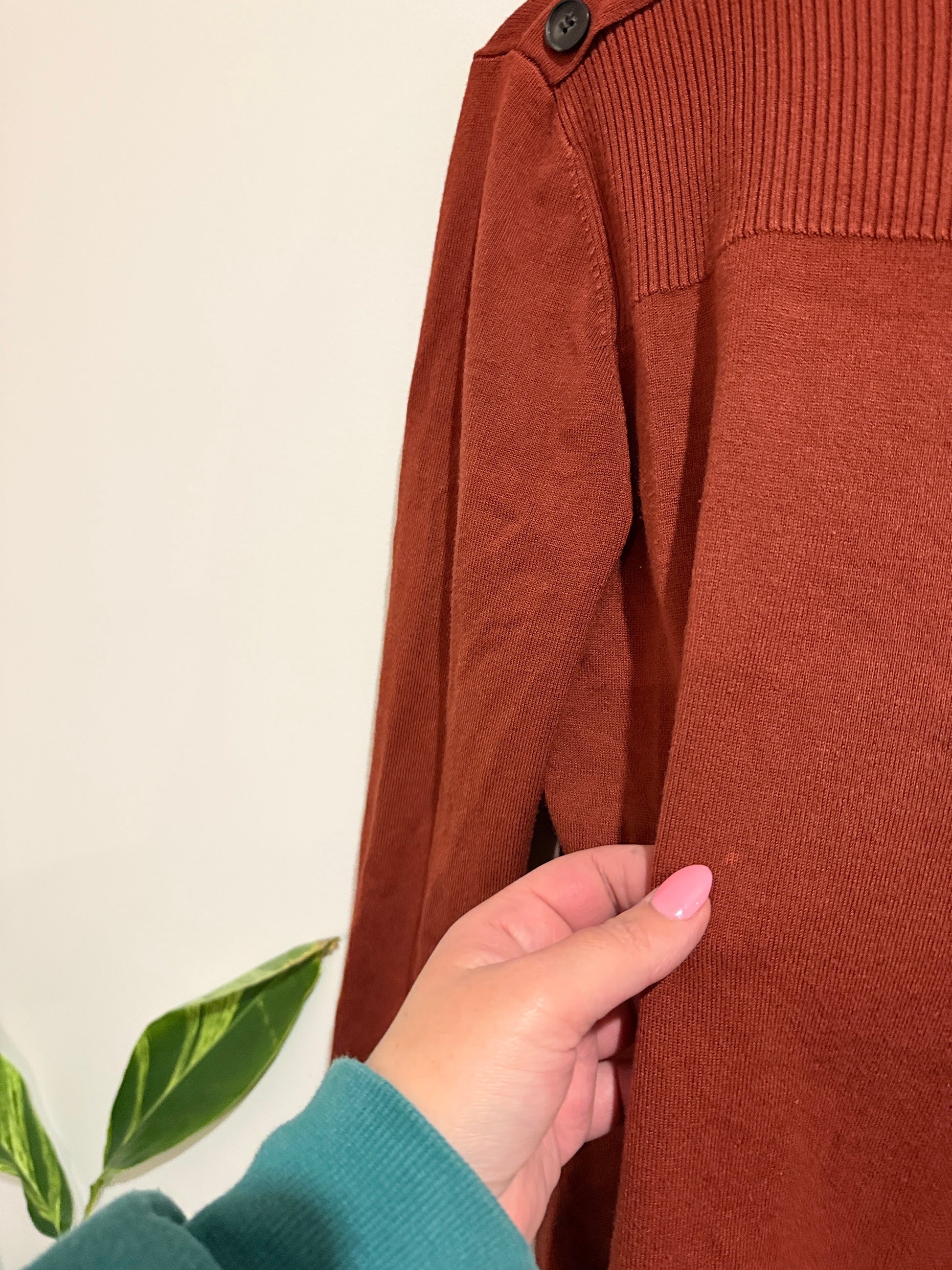 Signify Knit Sweater Size M