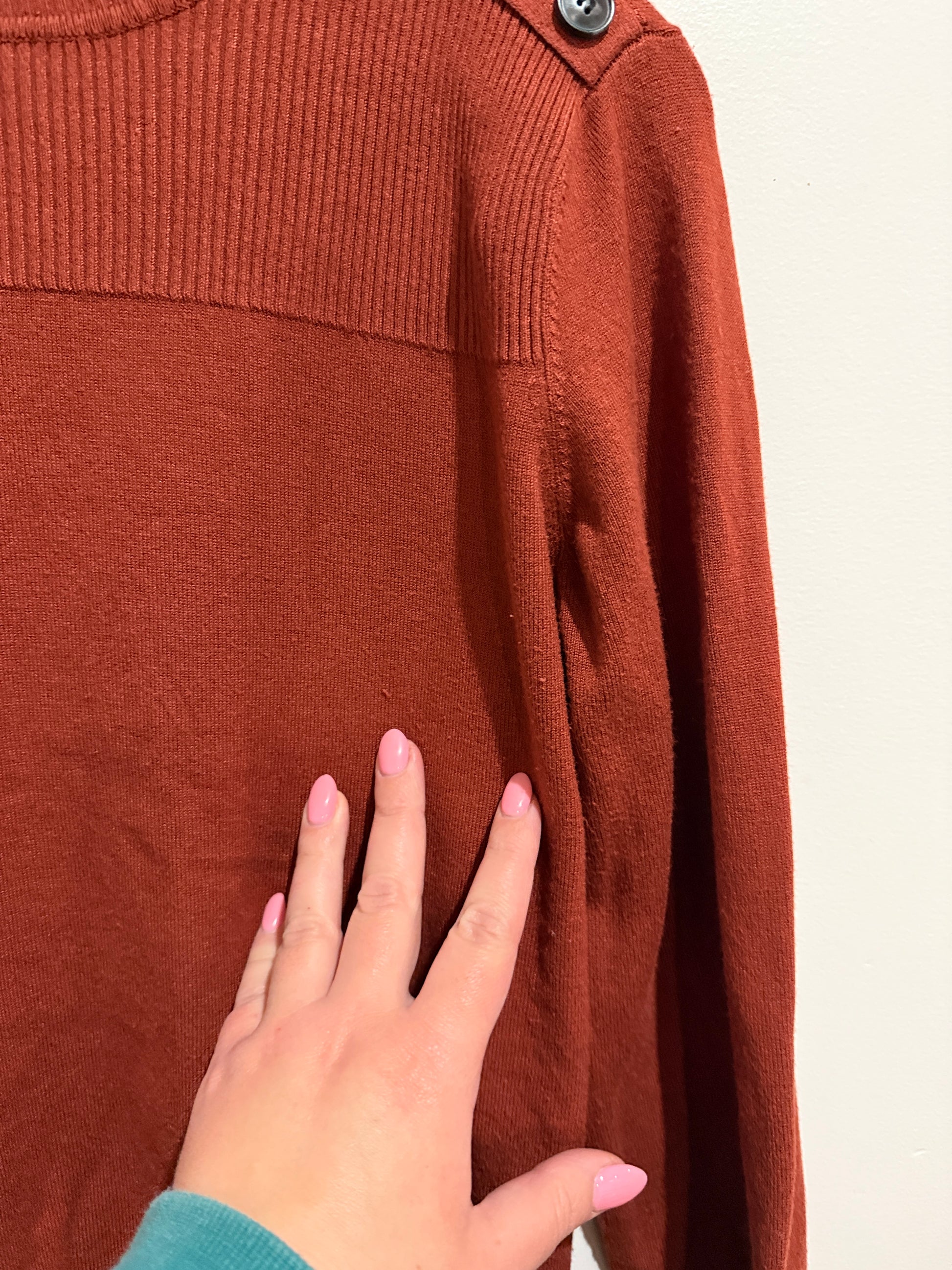 Signify Knit Sweater Size M