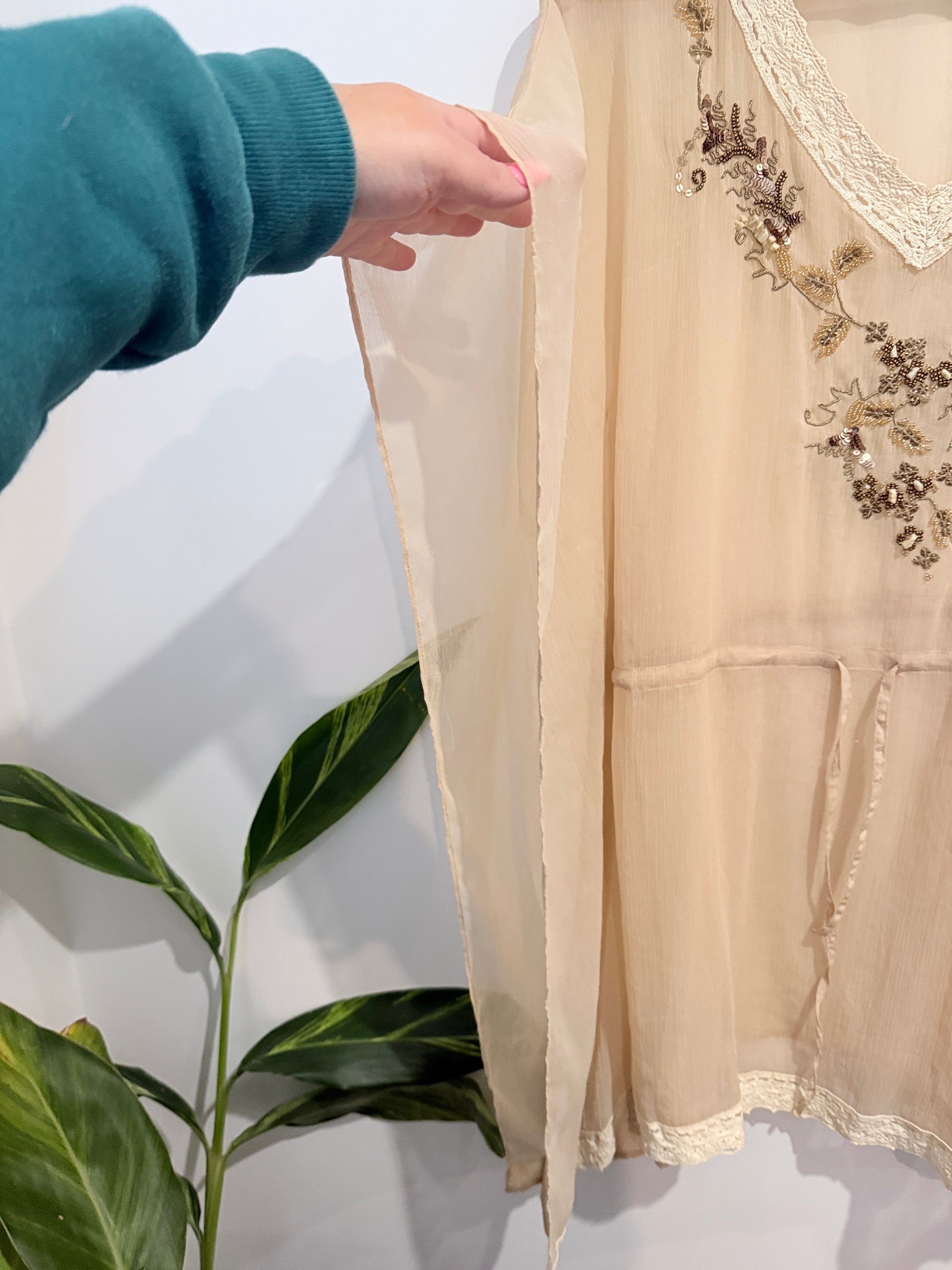 Brand Unknown Sheer Kaftan Size U/Arm to U/Arm 56cm