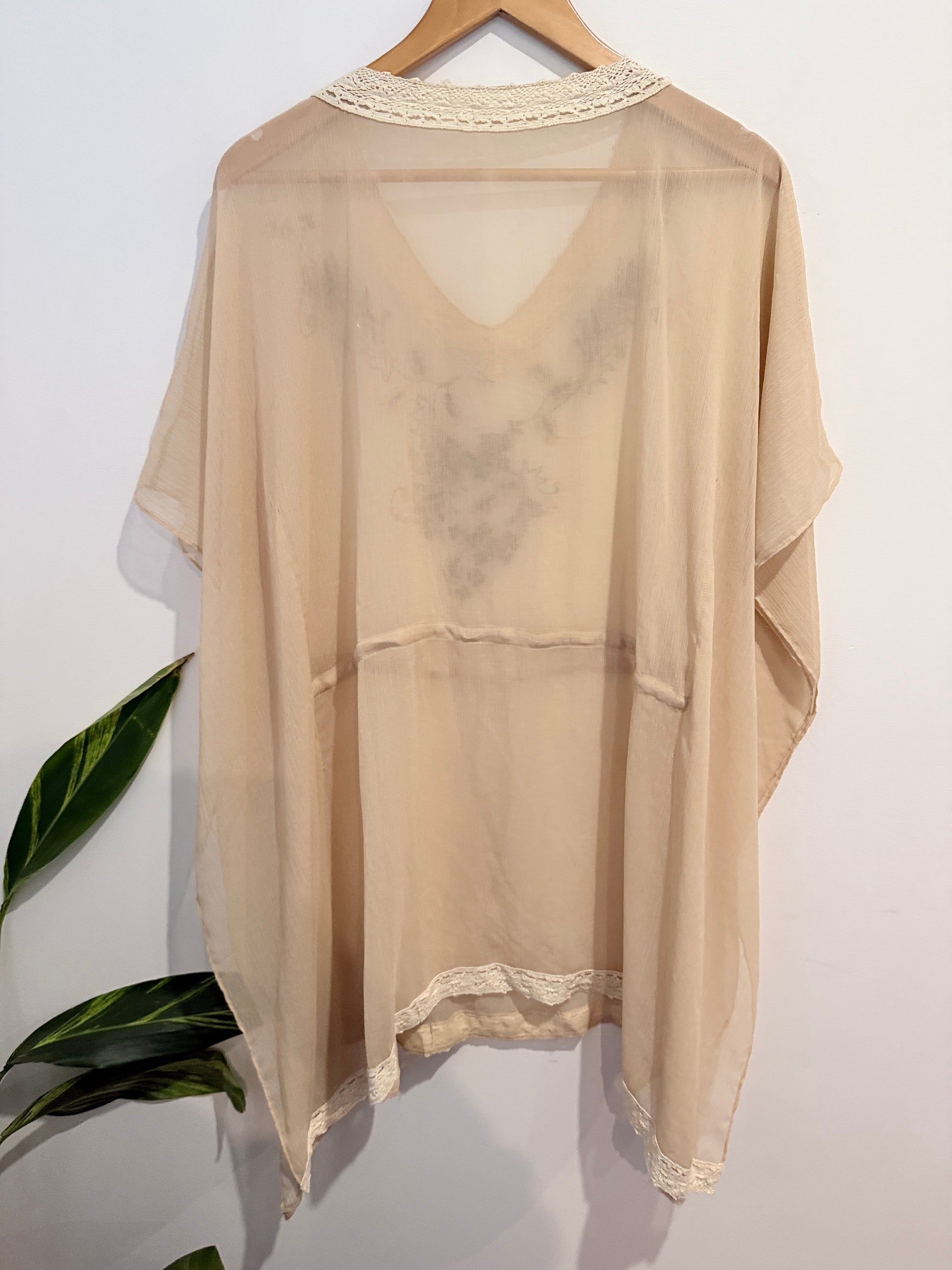 Brand Unknown Sheer Kaftan Size U/Arm to U/Arm 56cm