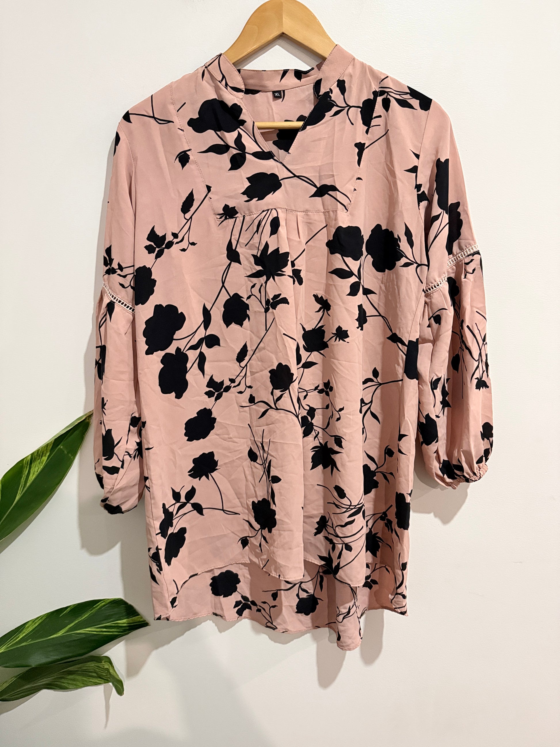 Brand Unknown Floral Print Tunic Top Size XL | U/Arm to U/Arm 50cm