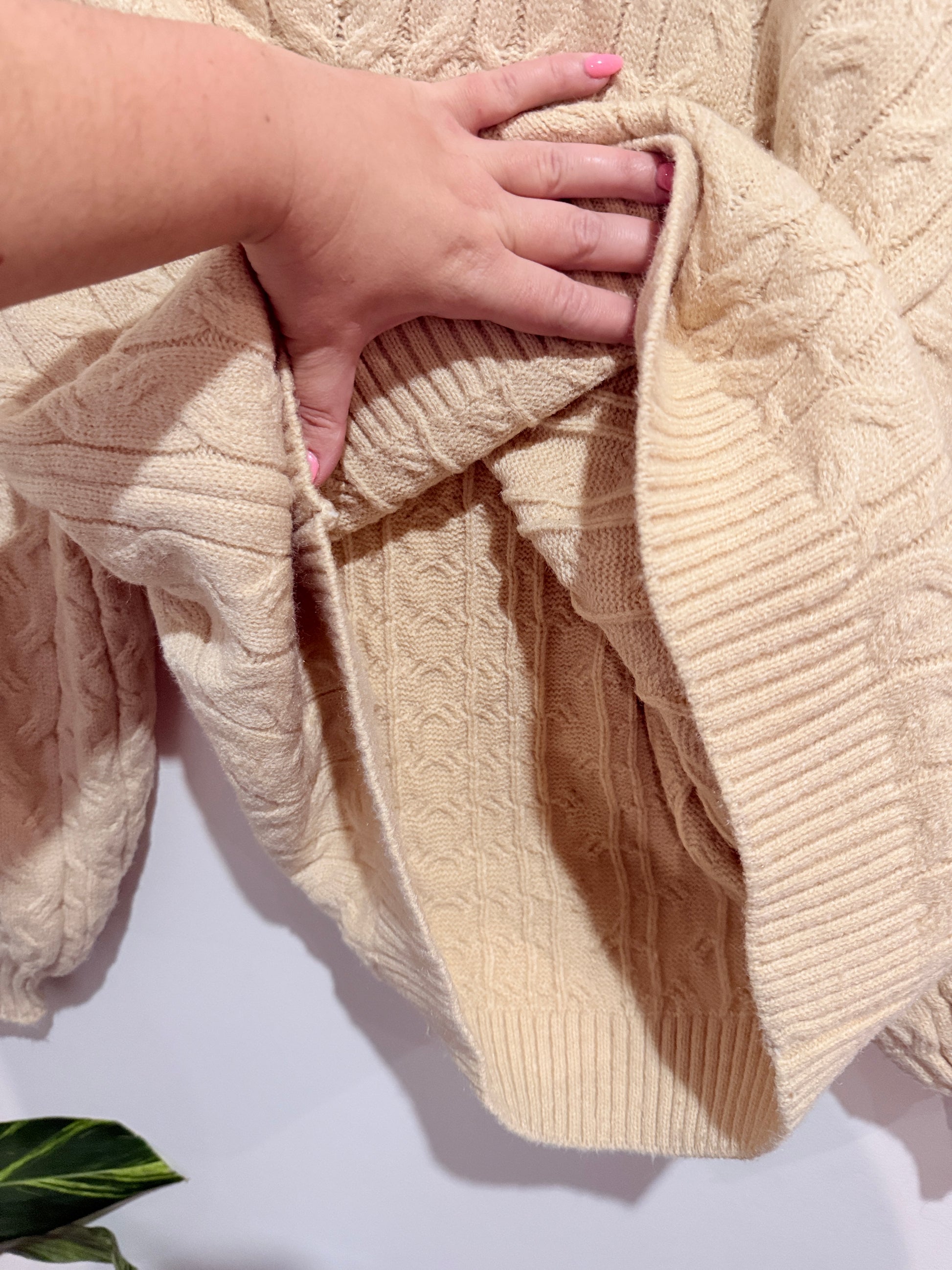 Cable Knit Sweater Size U/Arm to U/Arm 54cm