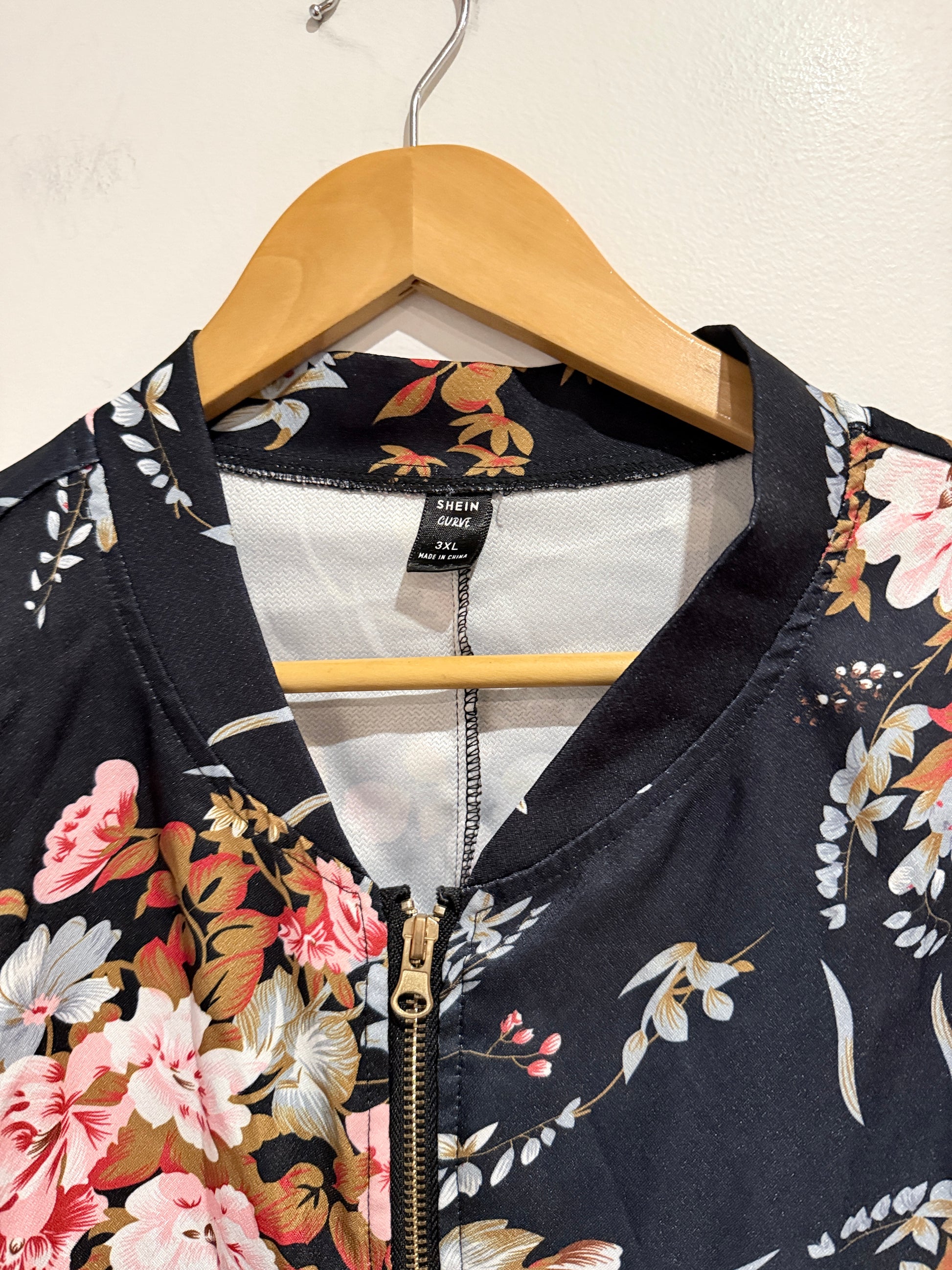 Shein Floral Bomber Jacket Size 3XL | U/Arm to U/Arm 67cm