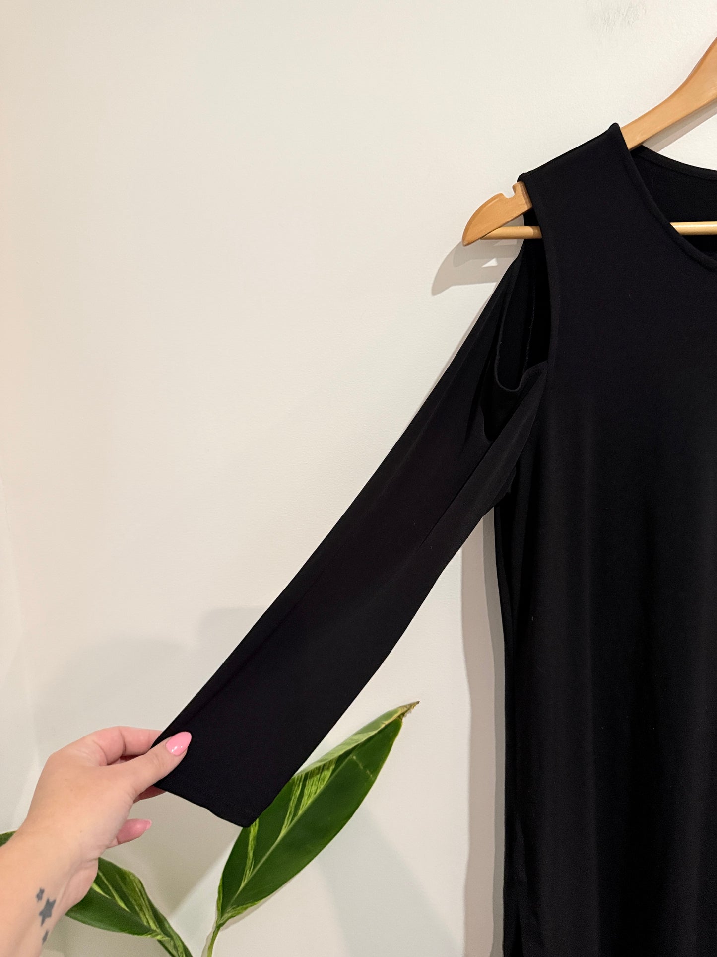 Alfani Cold-shoulder Top Size M