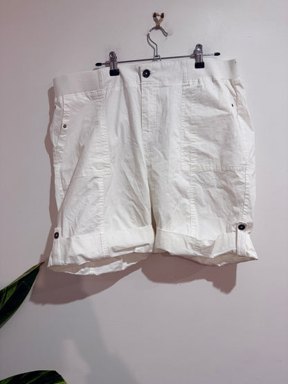 Capture White Cargo Shorts Size 18