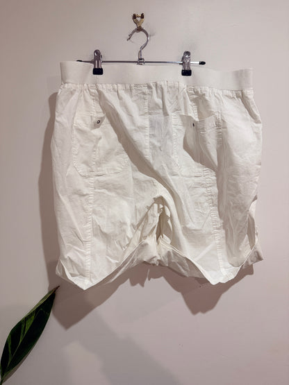 Capture White Cargo Shorts Size 18