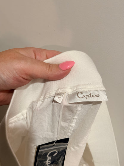 Capture White Cargo Shorts Size 18