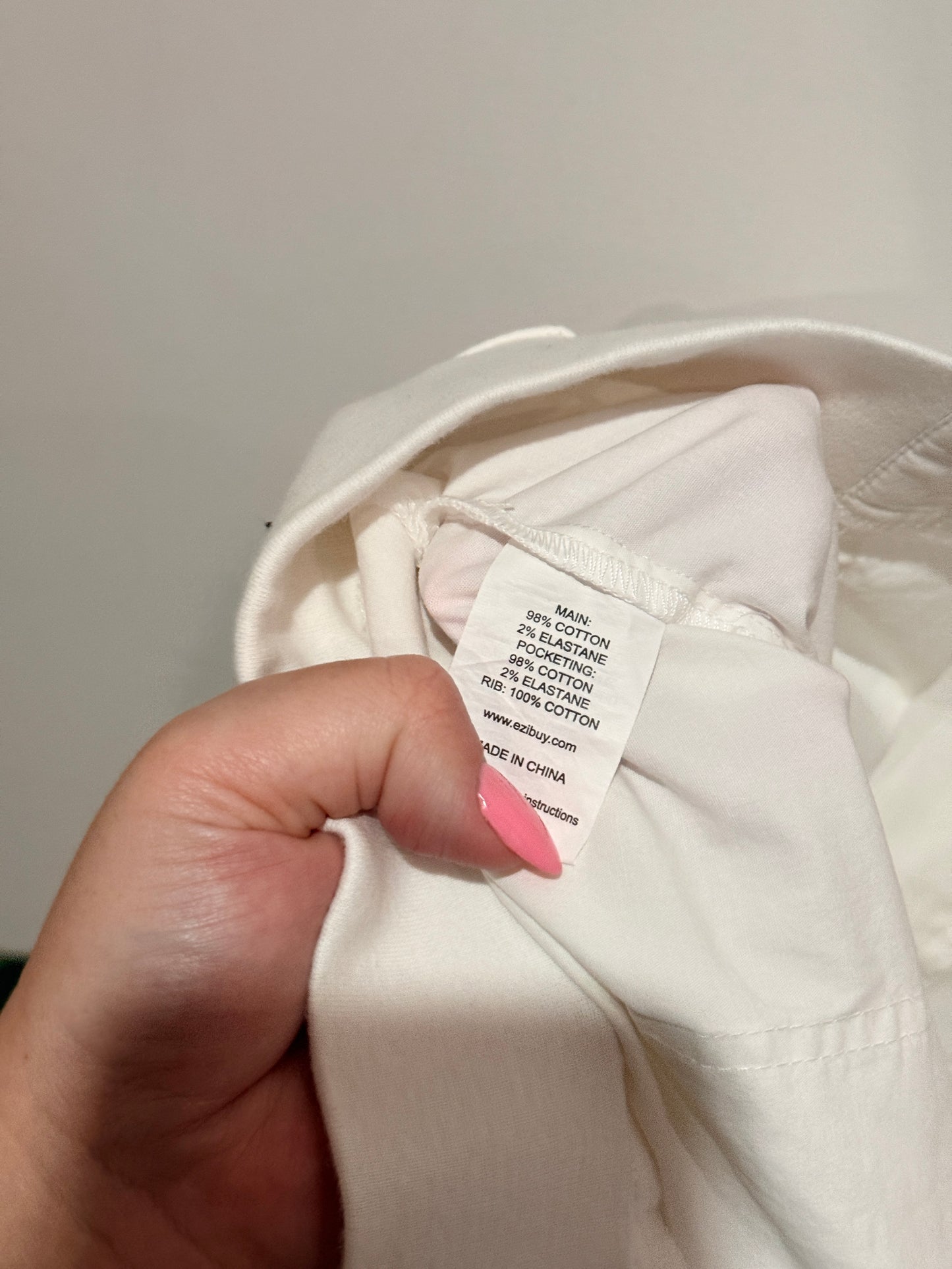 Capture White Cargo Shorts Size 18