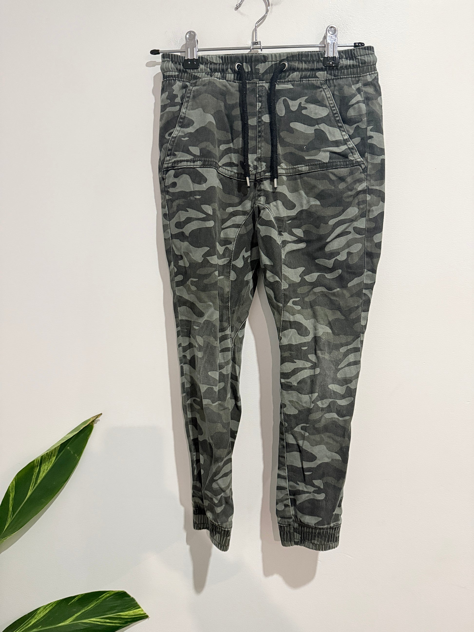 Young Original Camo Jogger Pants Size 7