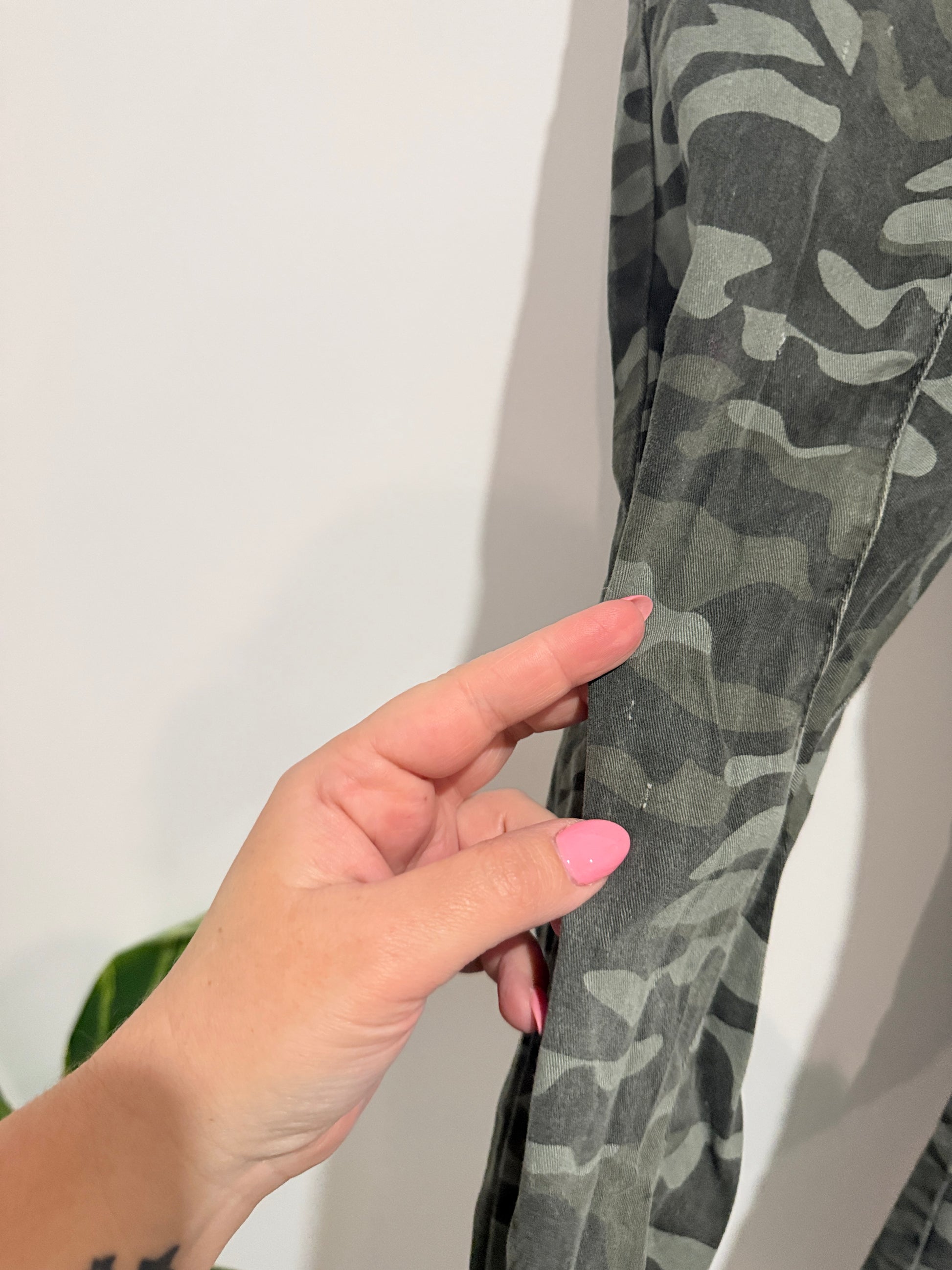 Young Original Camo Jogger Pants Size 7