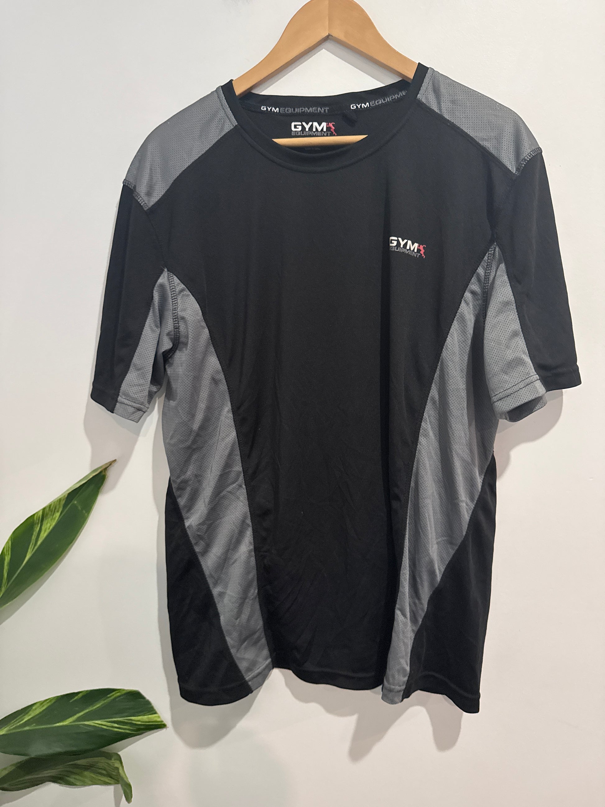 Gym Equipment Color-blocked T-shirt Size XL