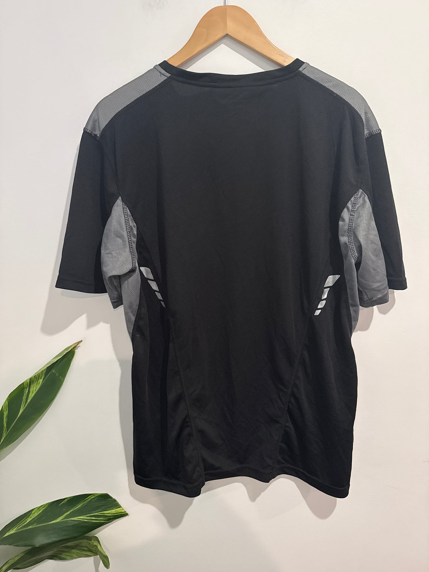 Gym Equipment Color-blocked T-shirt Size XL