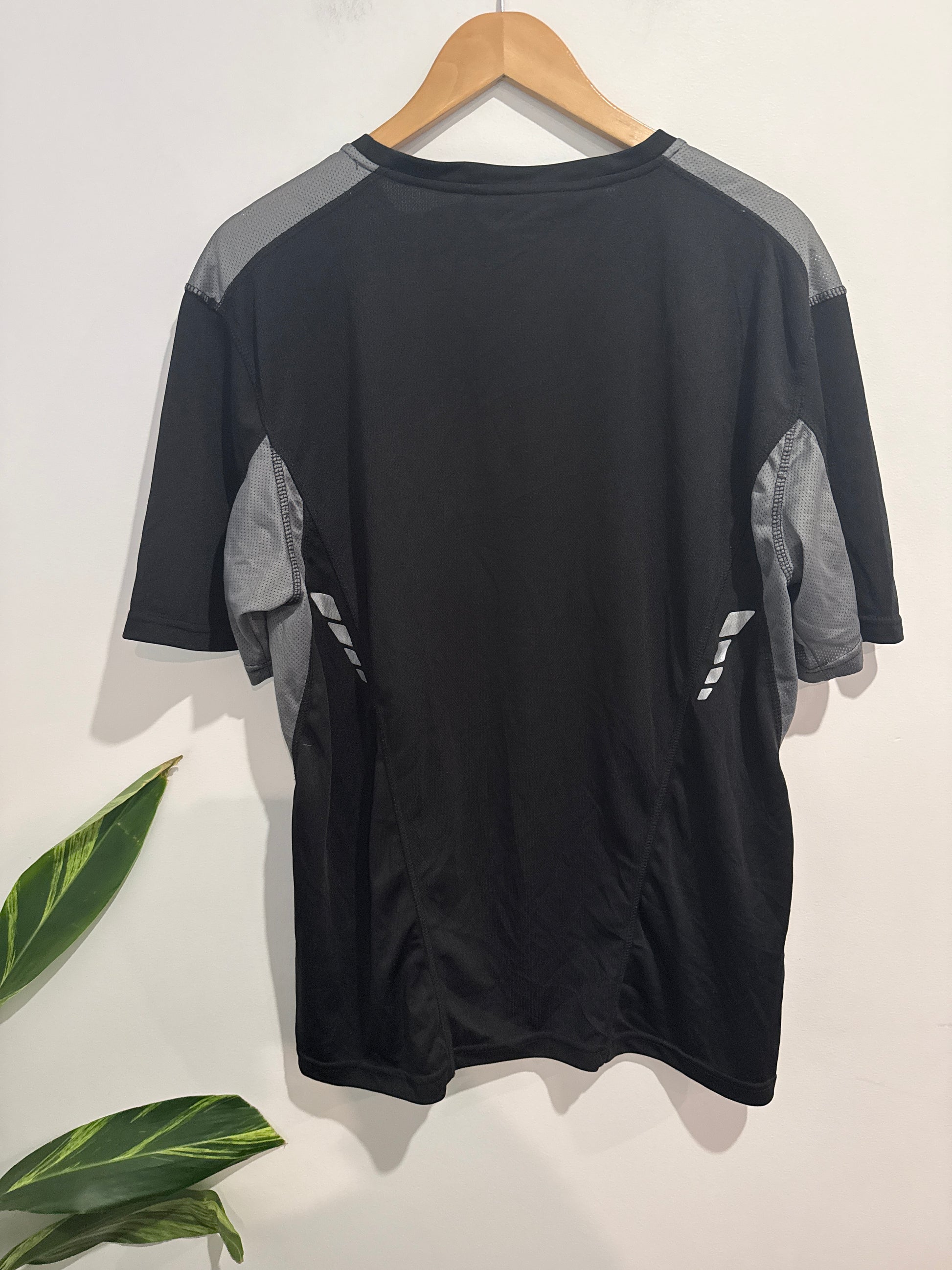 Gym Equipment Color-blocked T-shirt Size XL