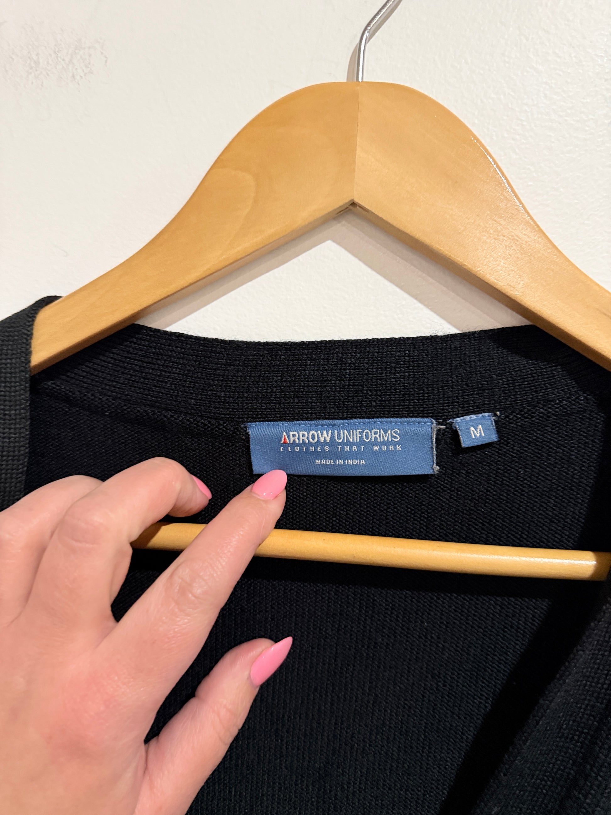 Arrow Uniforms V-neck Cardigan Sweater Size M