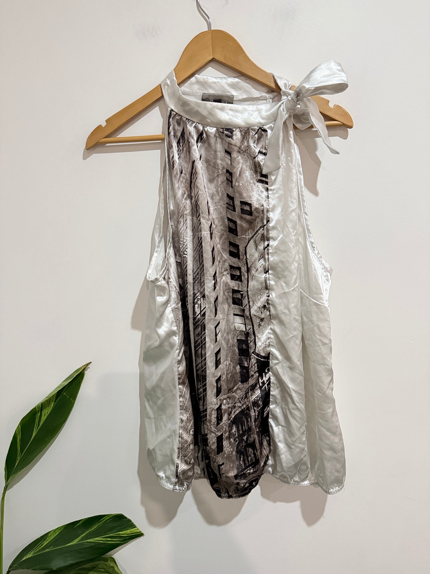 Ikebana Sleeveless Top Size 50 | U/Arm to U/Arm 59cm