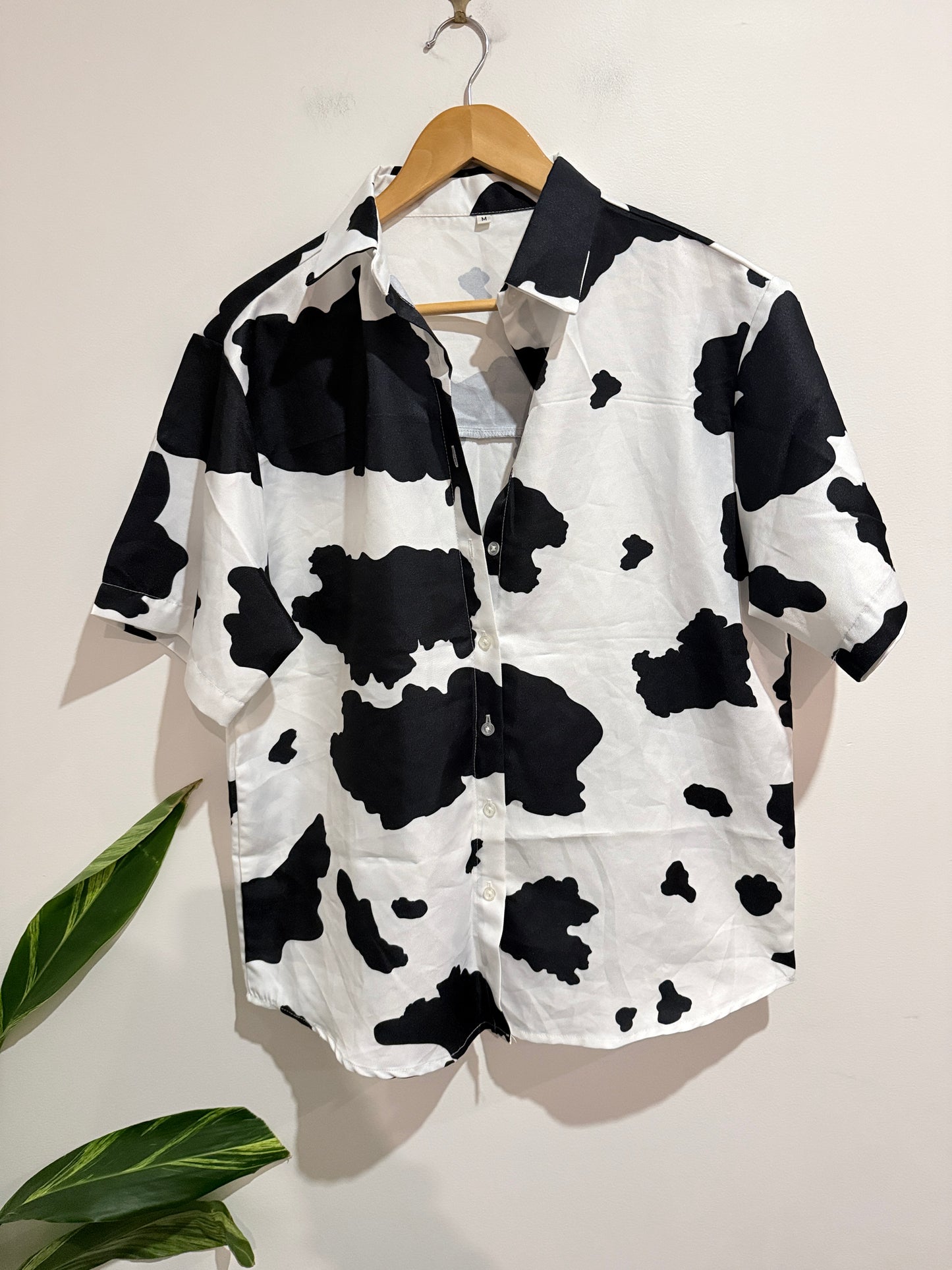 Brand Unknown Cow Print Button-up Shirt Size M | U/Arm to U/Arm 58cm