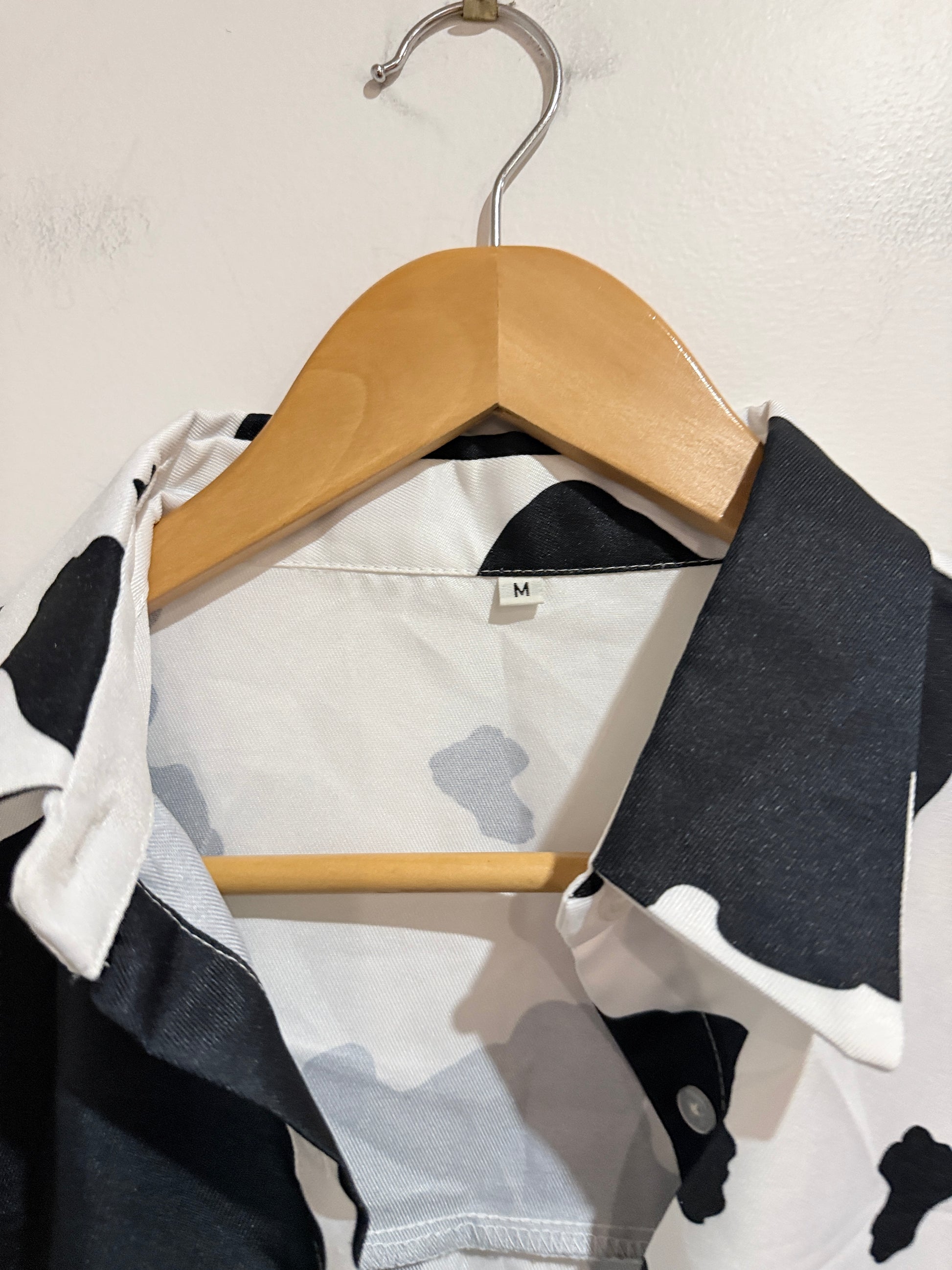 Brand Unknown Cow Print Button-up Shirt Size M | U/Arm to U/Arm 58cm