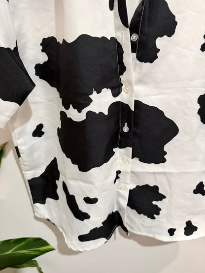 Brand Unknown Cow Print Button-up Shirt Size M | U/Arm to U/Arm 58cm