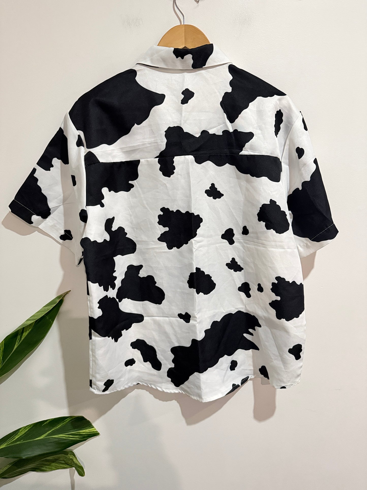 Brand Unknown Cow Print Button-up Shirt Size M | U/Arm to U/Arm 58cm