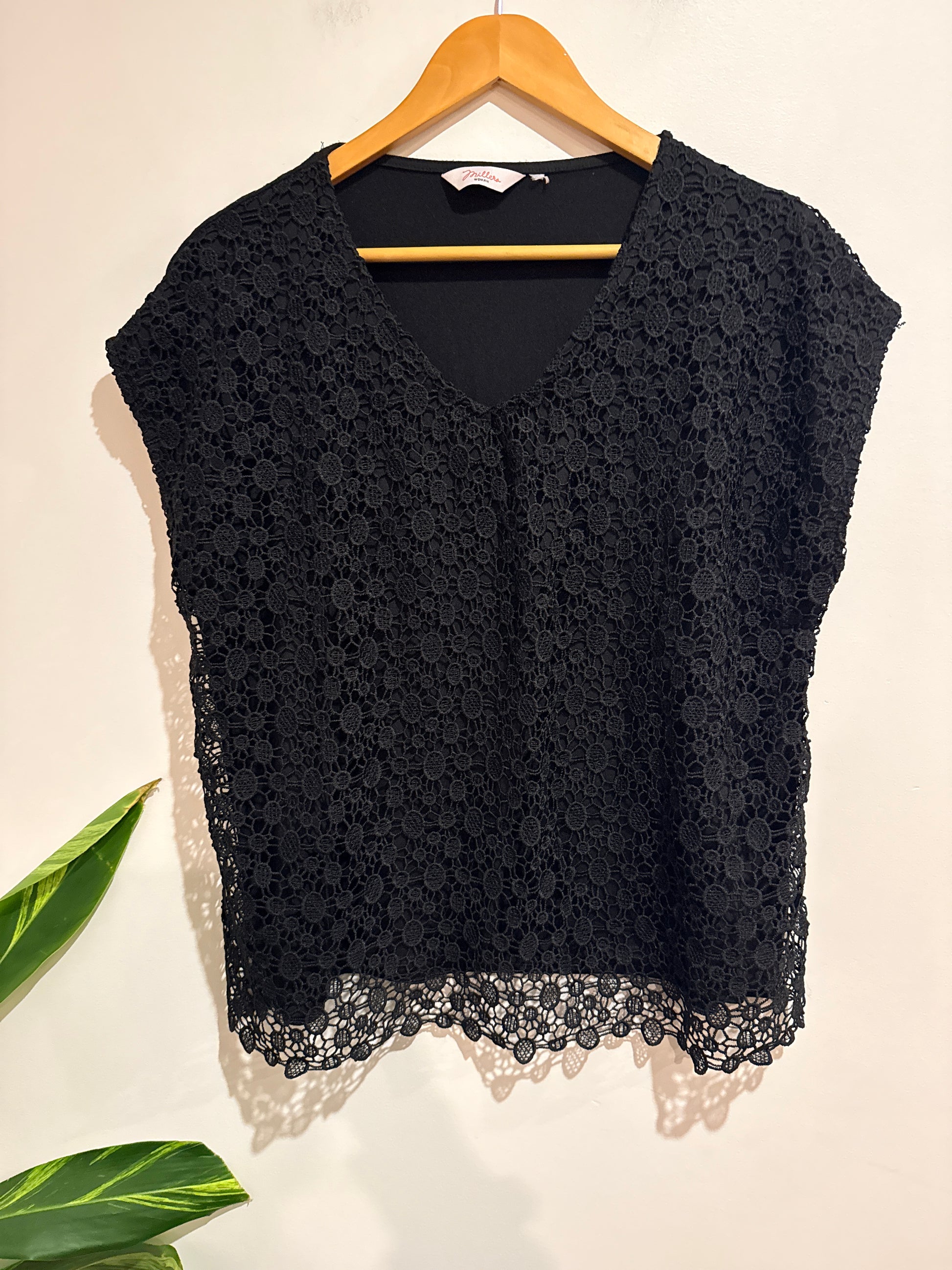 Millers Sheer Lace V-neck Top Size U/Arm to U/Arm 57cm