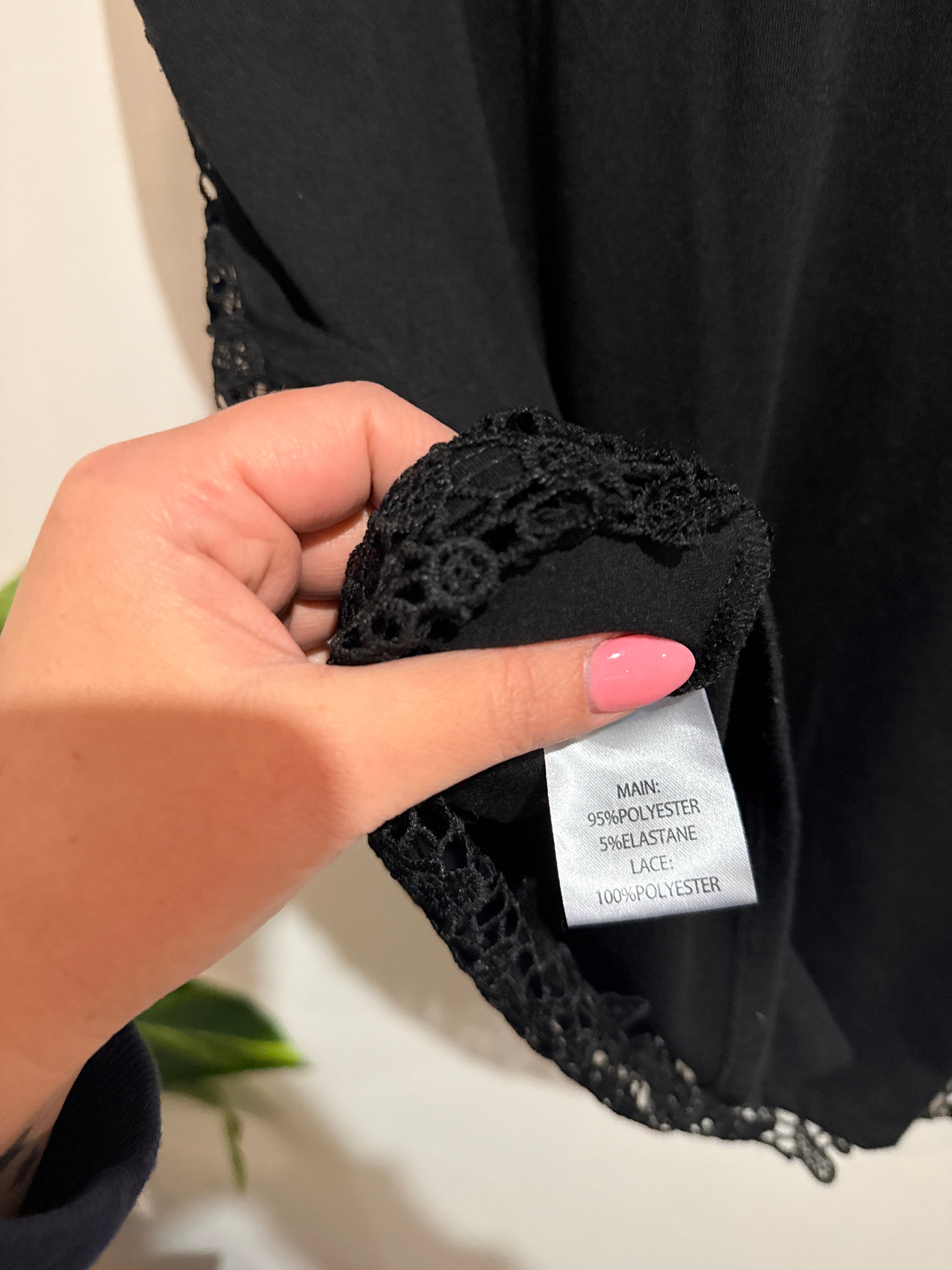 Millers Sheer Lace V-neck Top Size U/Arm to U/Arm 57cm