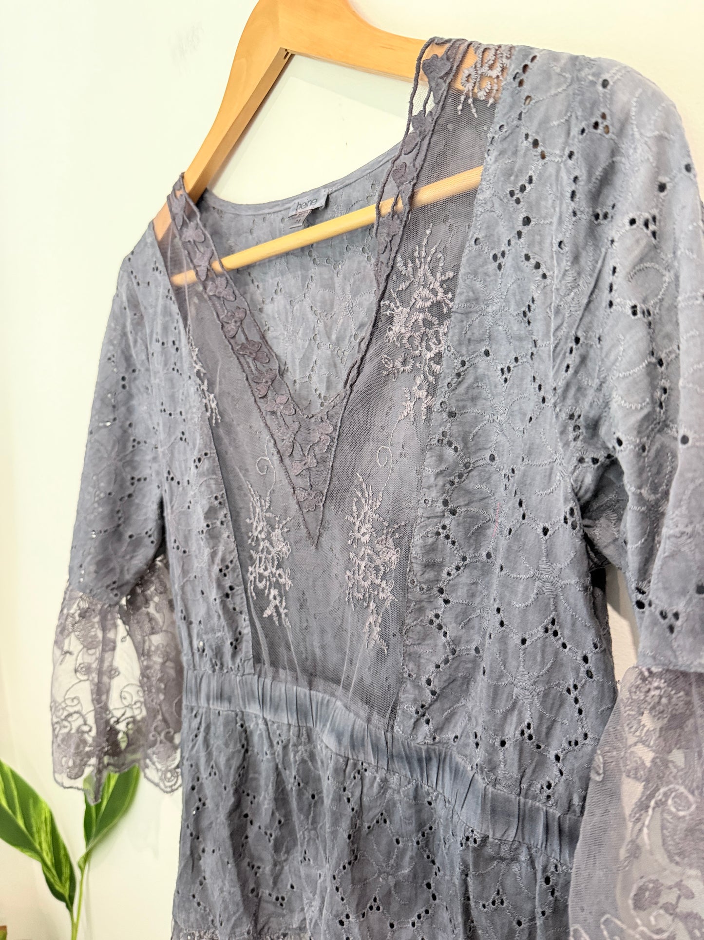 Heine Lace Dress Size 38 | U/Arm to U/Arm 44cm