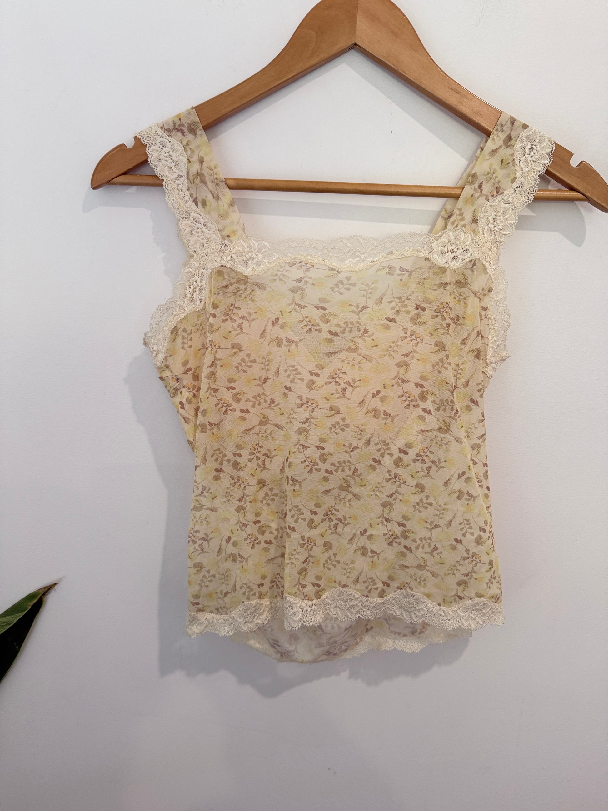 Brand Unknown Floral Lace Camisole Top Size U/Arm to U/Arm 35cm